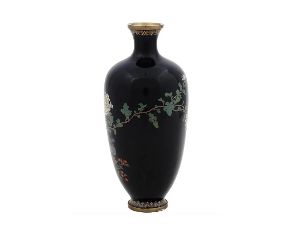 High Quality Antique Meiji Japanese Cloisonne Enamel Vase With Hydrangea's Hayas In Good Condition For Sale In New York, NY