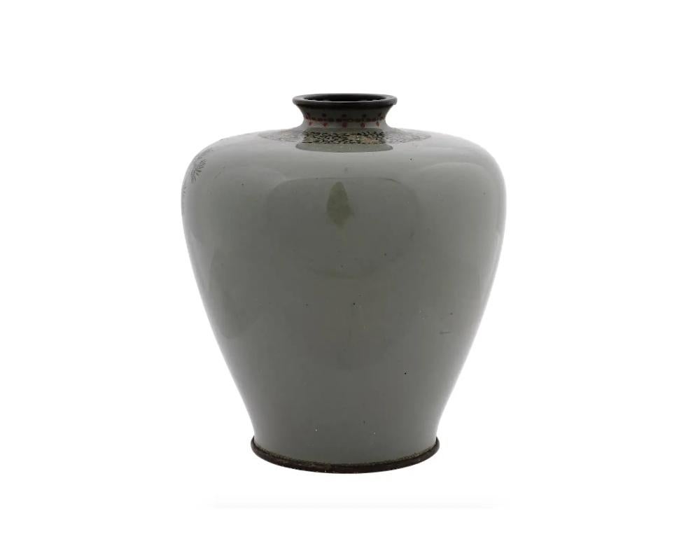 Cloisonné Whispers d'émeraude : exceptionnel vase en émail cloisonné japonais vert céladon en vente