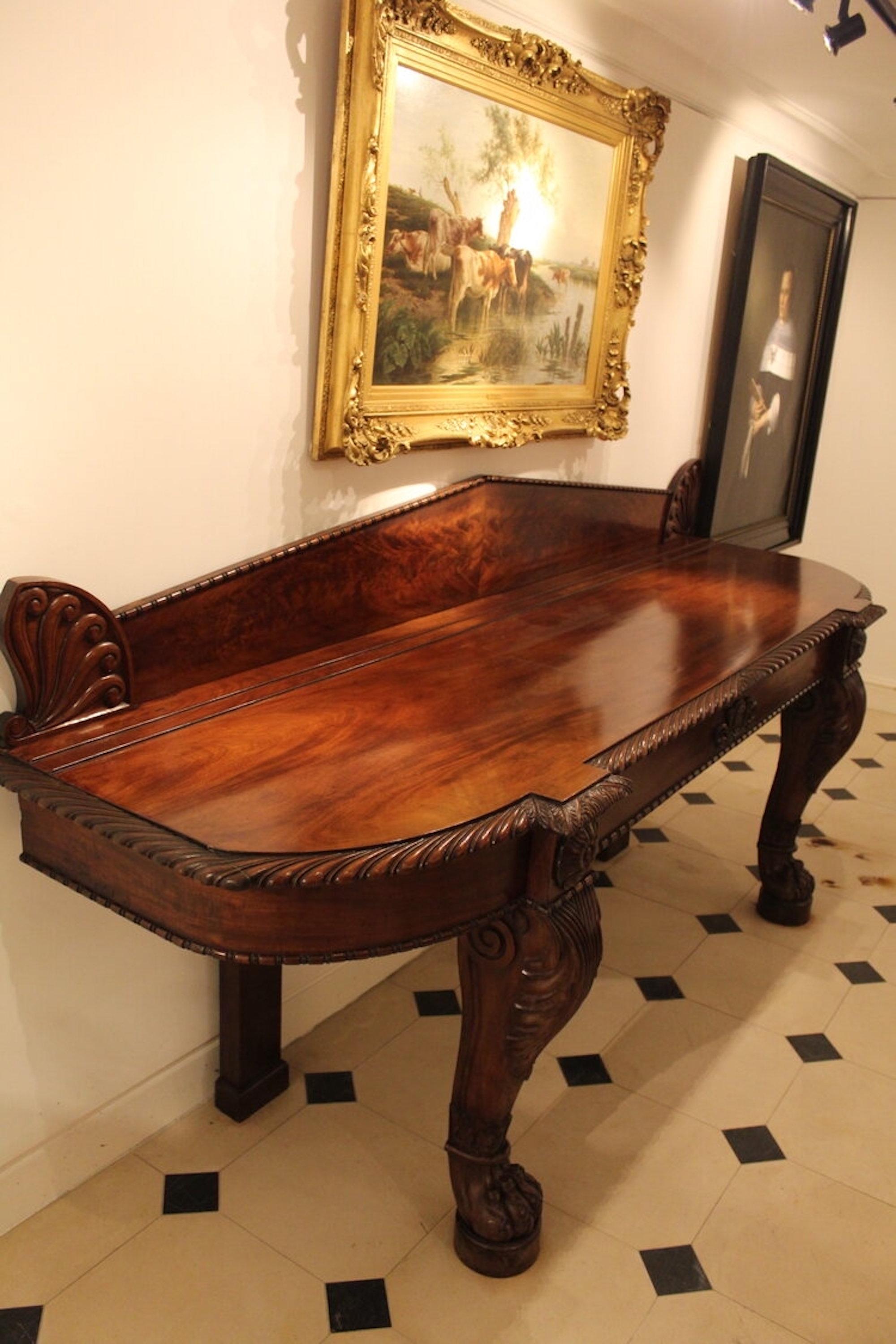 High Quality Large Scale Mahogany Serving Table In Good Condition For Sale In Lincoln, GB