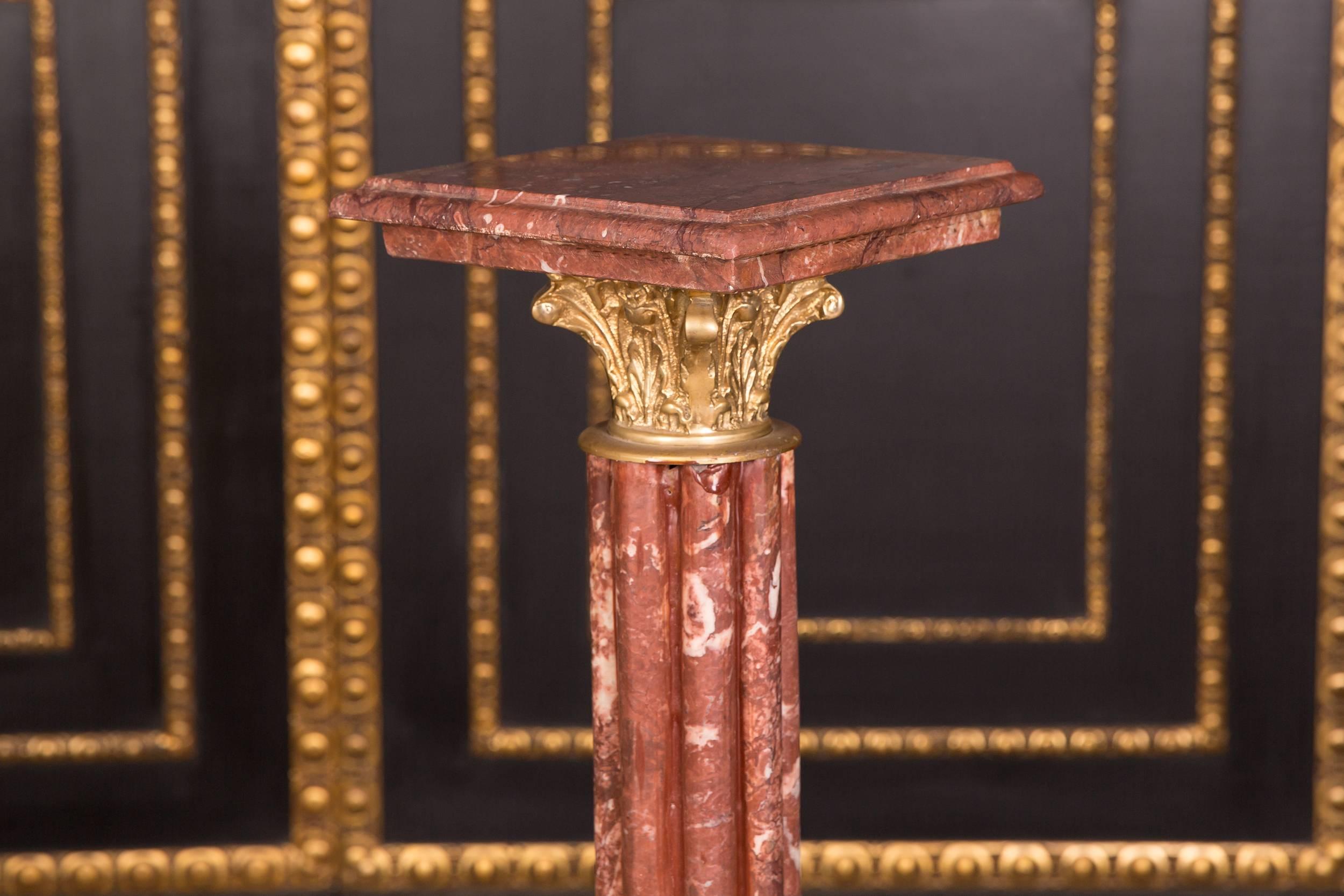 Marmorsäule von hoher Qualität mit Bronze im Stil des Klassizismus (Neoklassisch) im Angebot