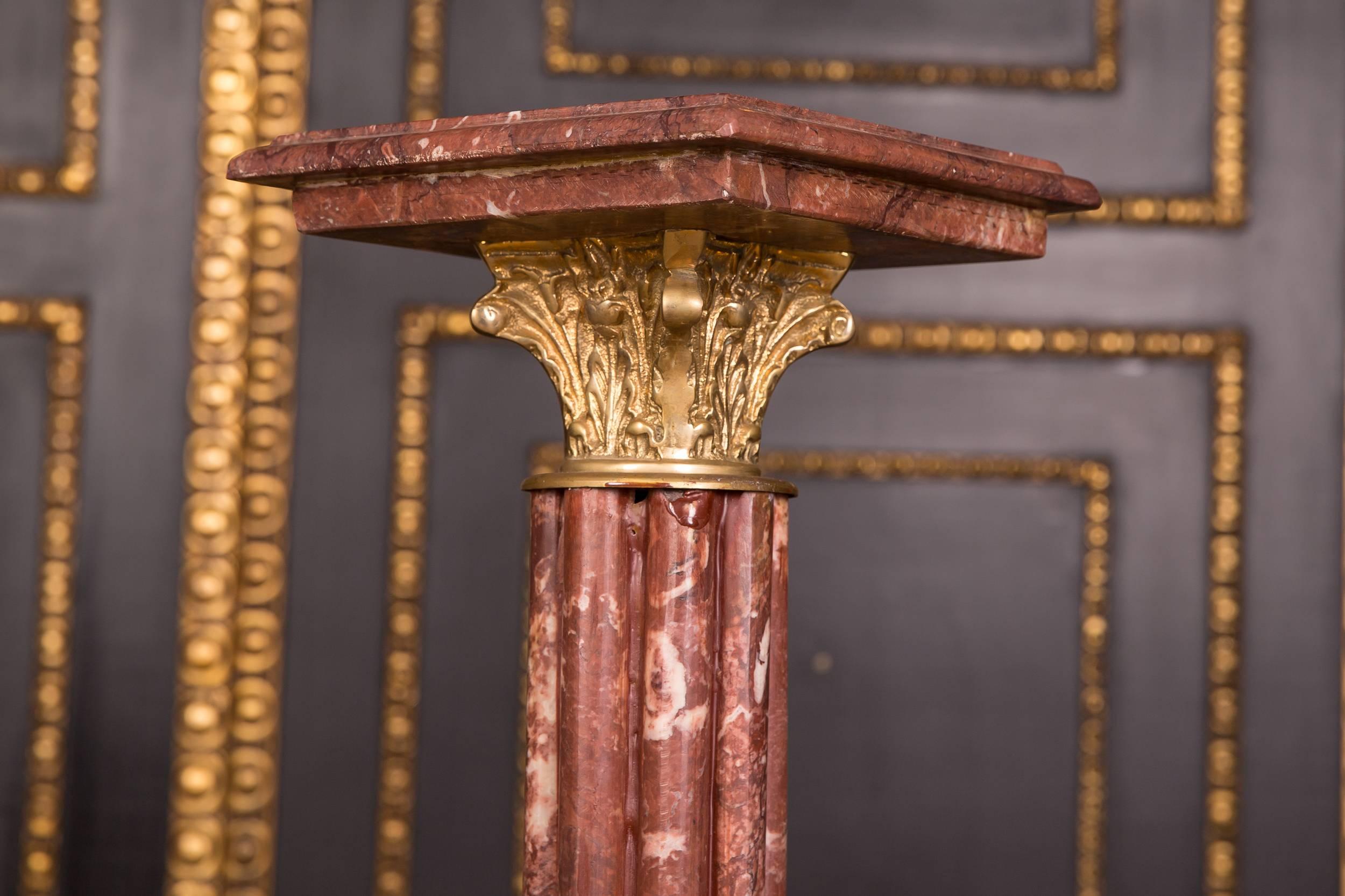 High Quality Marble Column with Bronze in the antique Style of Classicism In Good Condition For Sale In Berlin, DE