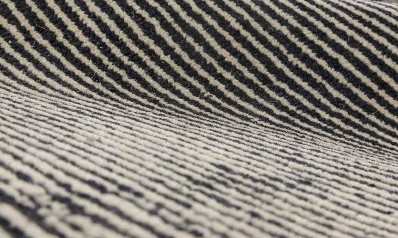 Moderno High-Quality Modern Hand Tufted Beige, Black Rug by Doris Leslie Blau in vendita