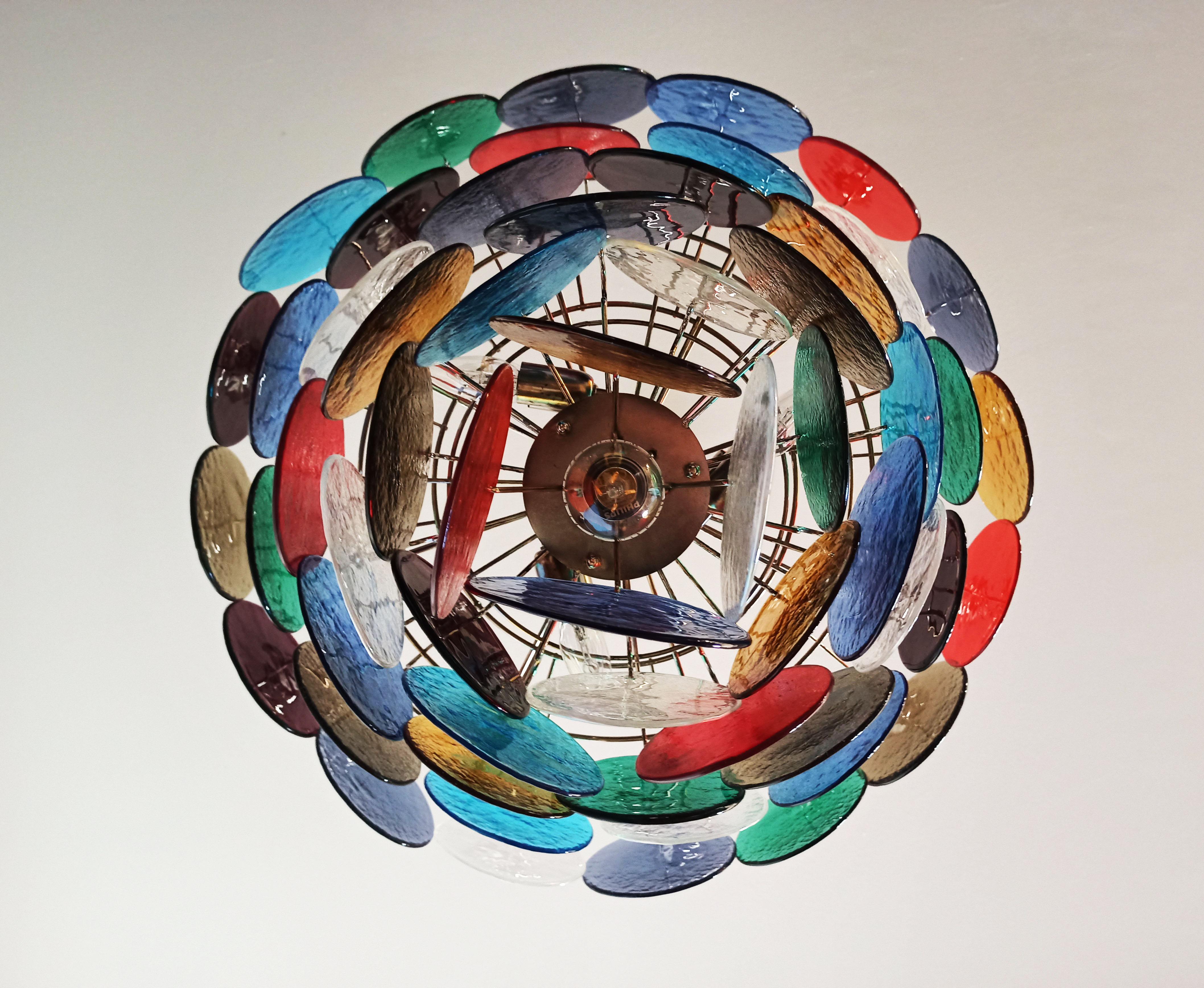 Fin du 20e siècle Lustre de Murano de haute qualité de l'ère spatiale, 57 verres multicolores en vente