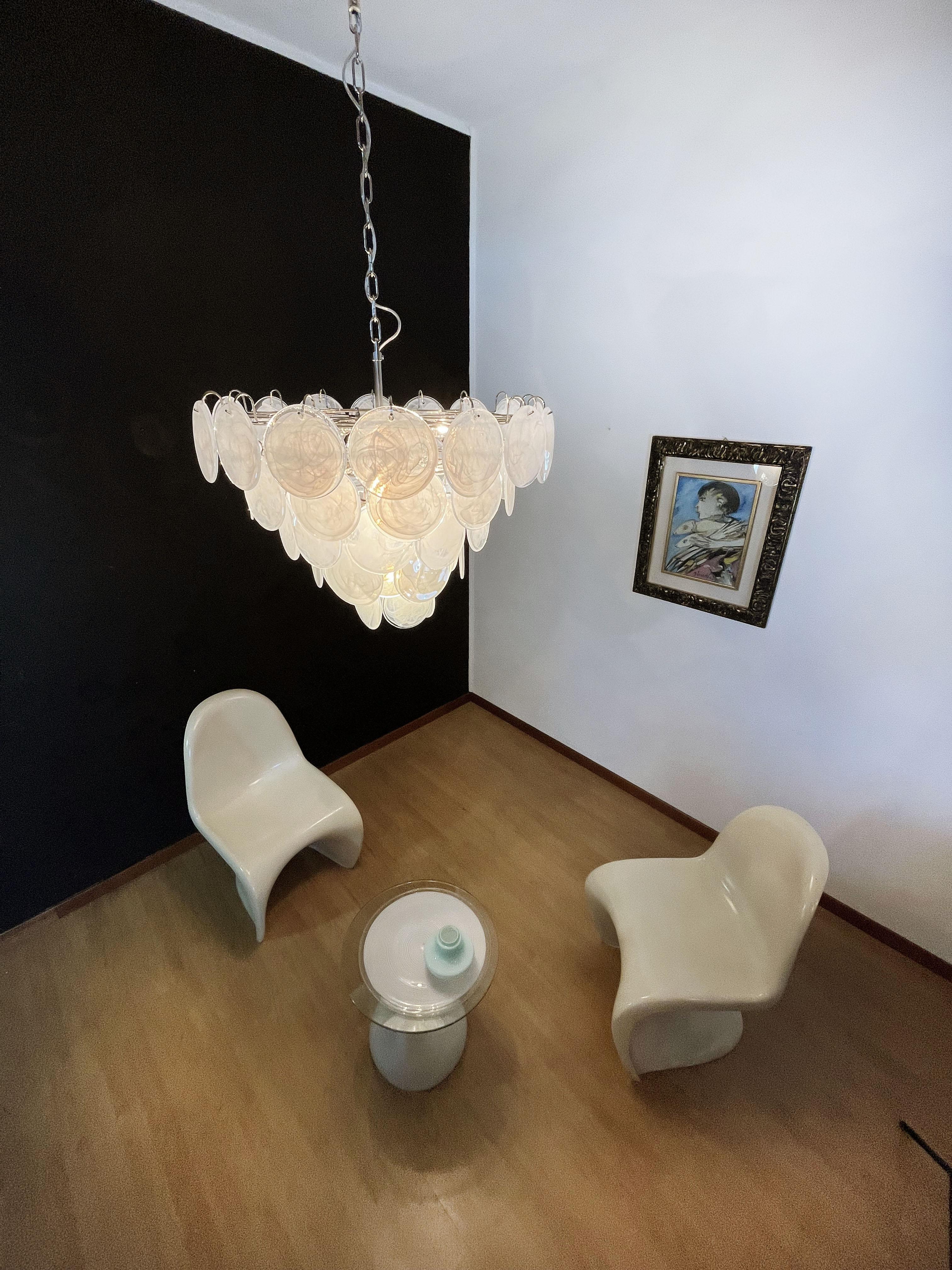 Murano-Kronleuchter, Raumteiler mit 57 weißen albaster- irisierenden Gläsern im Angebot 5
