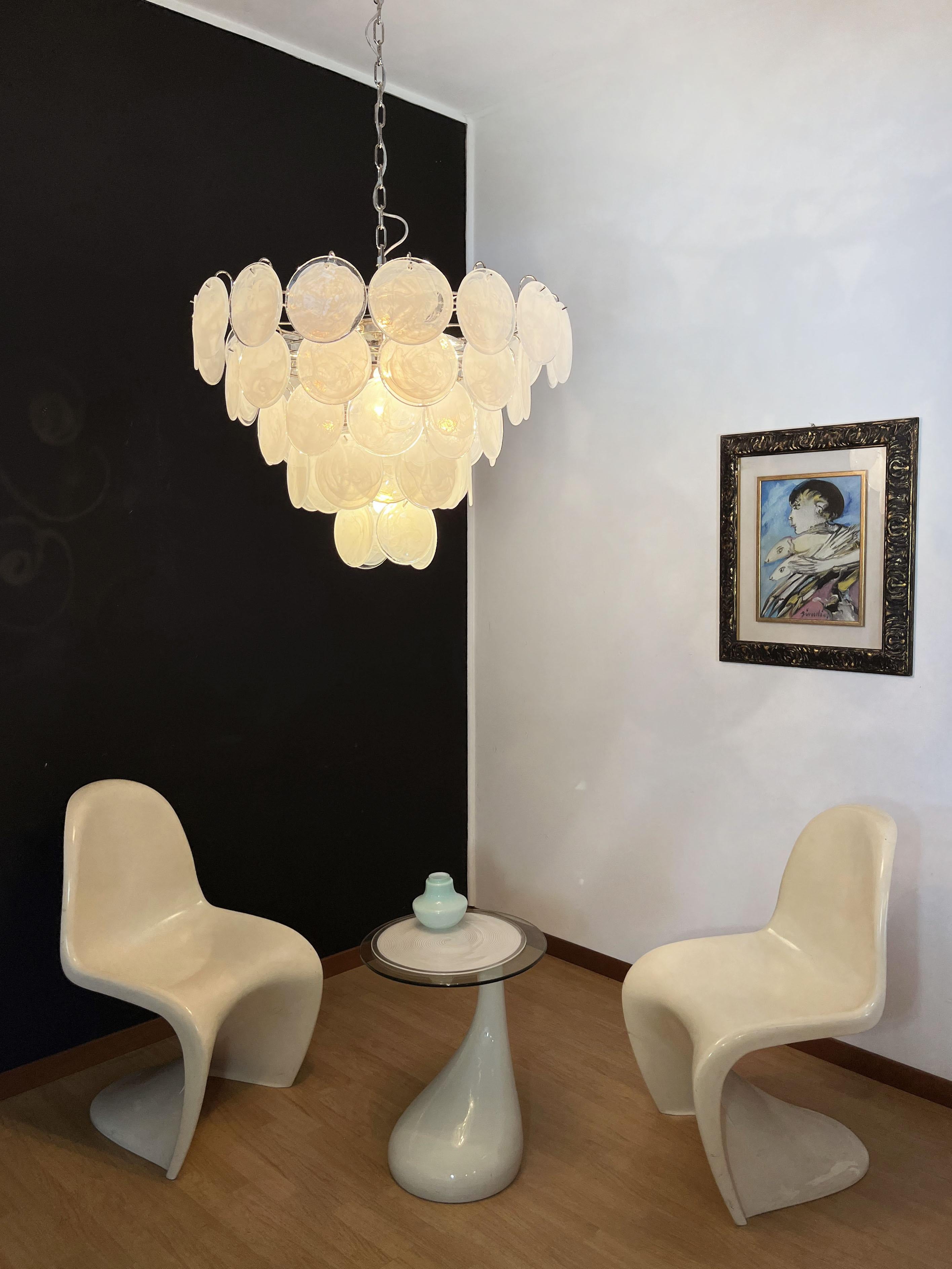 Murano-Kronleuchter, Raumteiler mit 57 weißen albaster- irisierenden Gläsern im Angebot 6