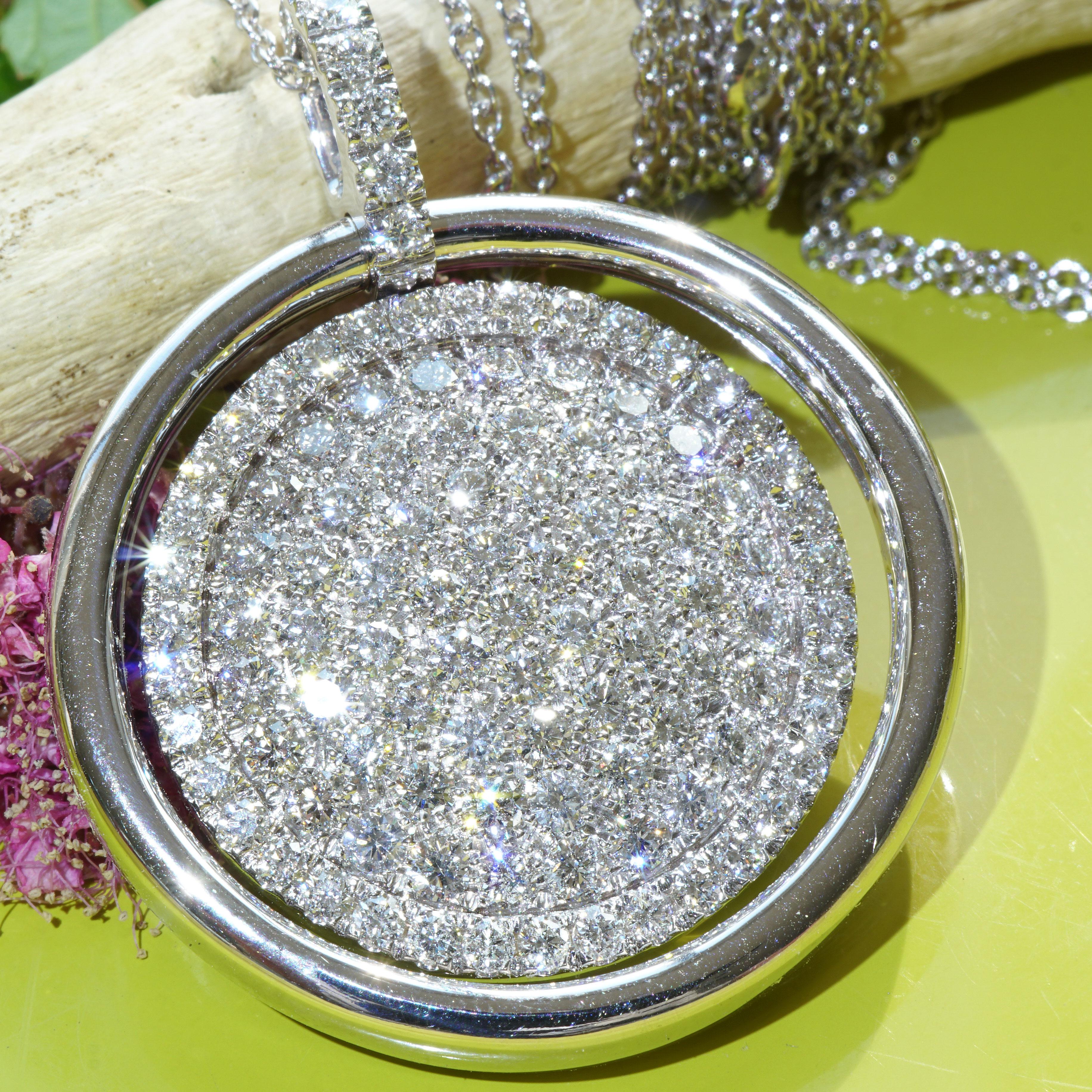 Pendentif brillant de 3,55 carats poids total VS avec chaîne de 82 cm d'une merveilleuse qualité de fabrication en vente 4