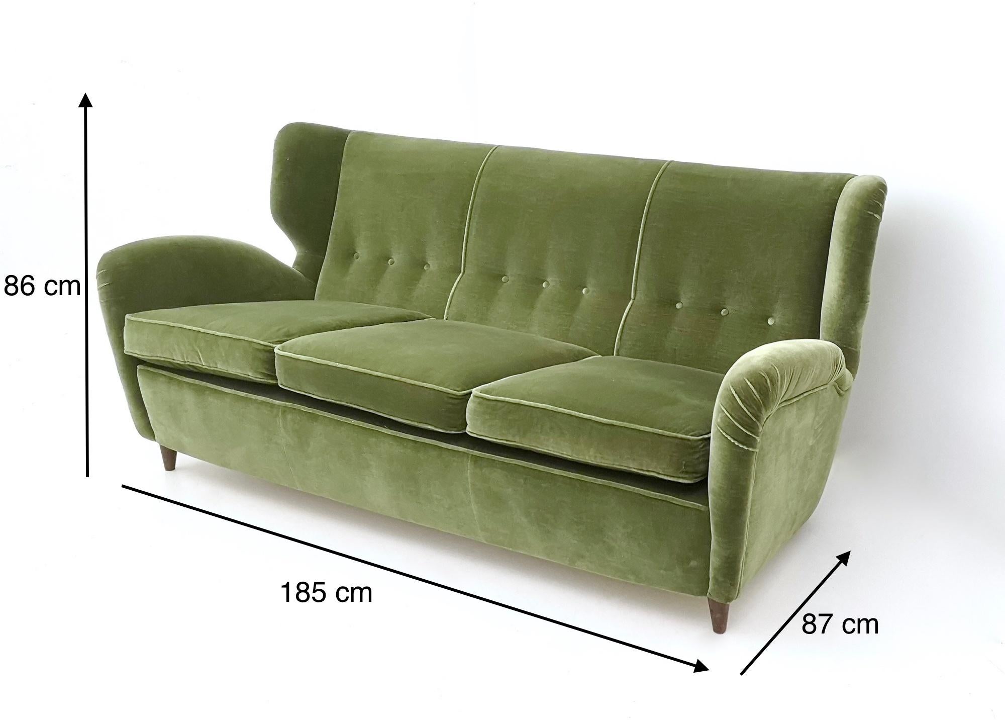 High-Quality Olive Green Velvet Sofa with Ebonized Wood Feet, Italy, 1950s 2