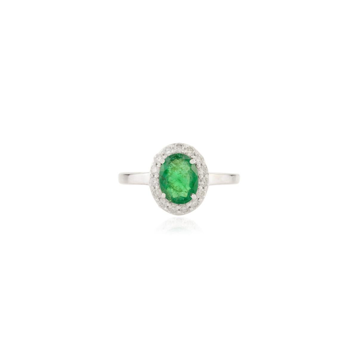 in vendita:  Anello di fidanzamento con diamante ovale aureolato di alta qualità in oro bianco massiccio 14k 7