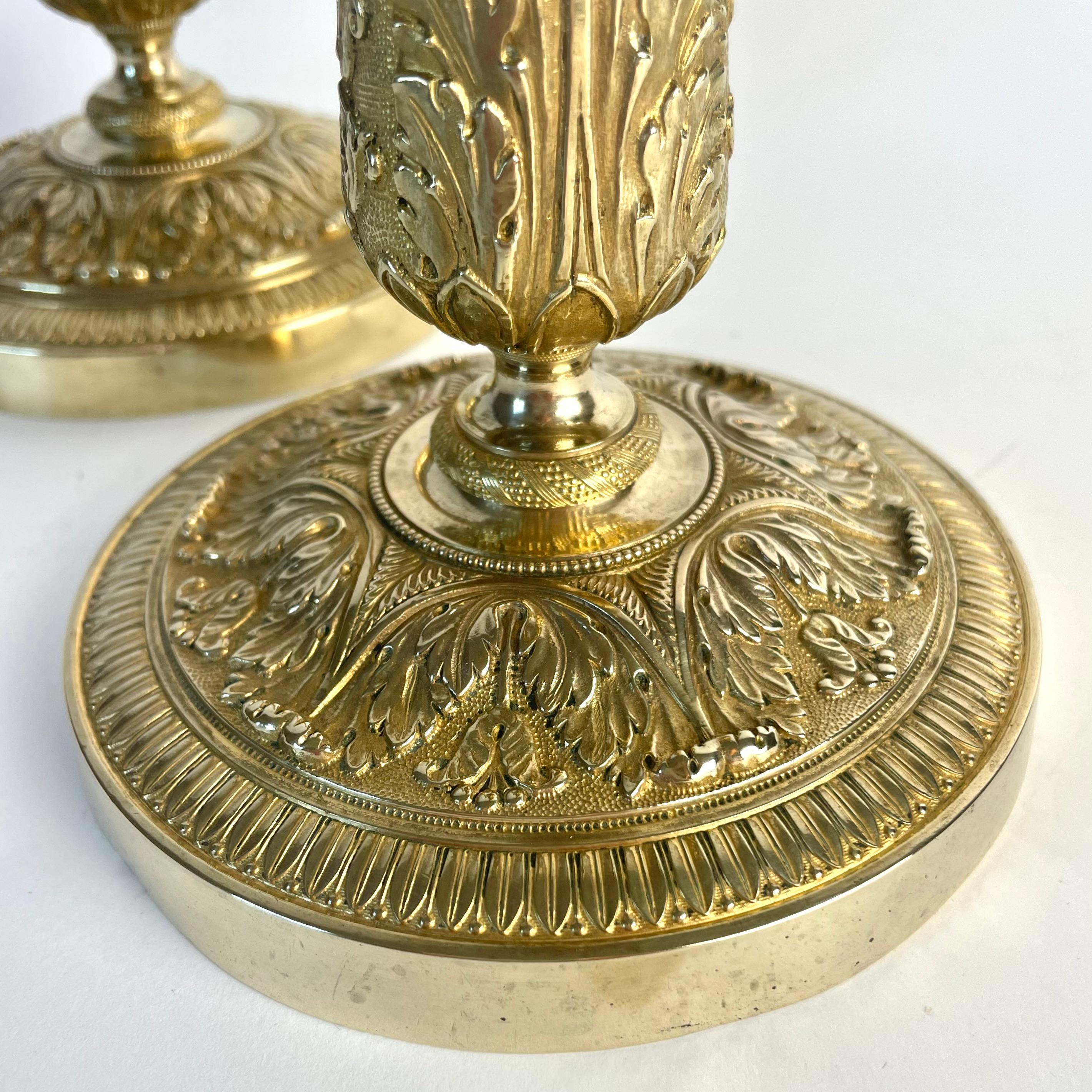 Early 19th Century High-Quality Pair of Empire Gilt Bronze Candlesticks, France, 1820s For Sale