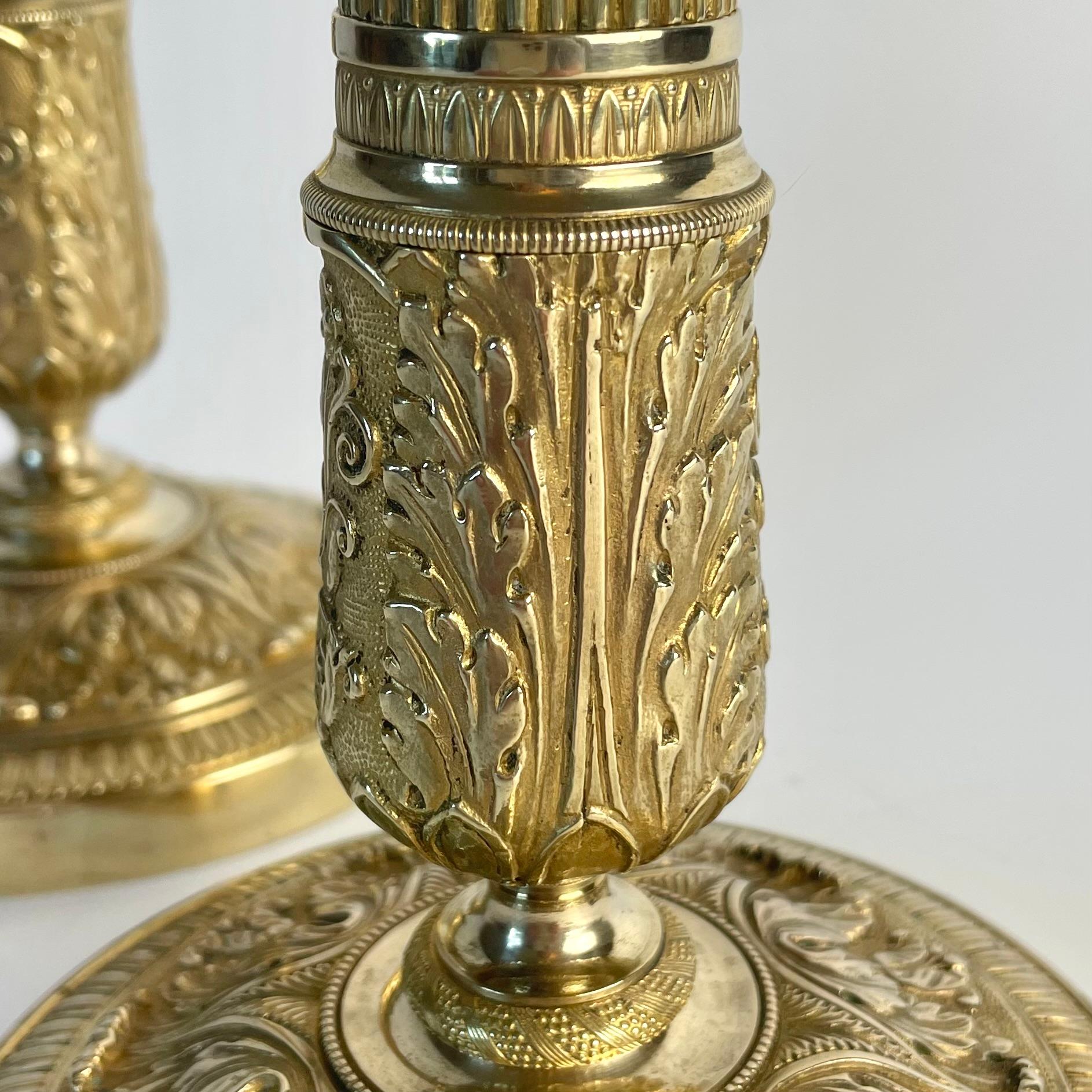 High-Quality Pair of Empire Gilt Bronze Candlesticks, France, 1820s For Sale 1