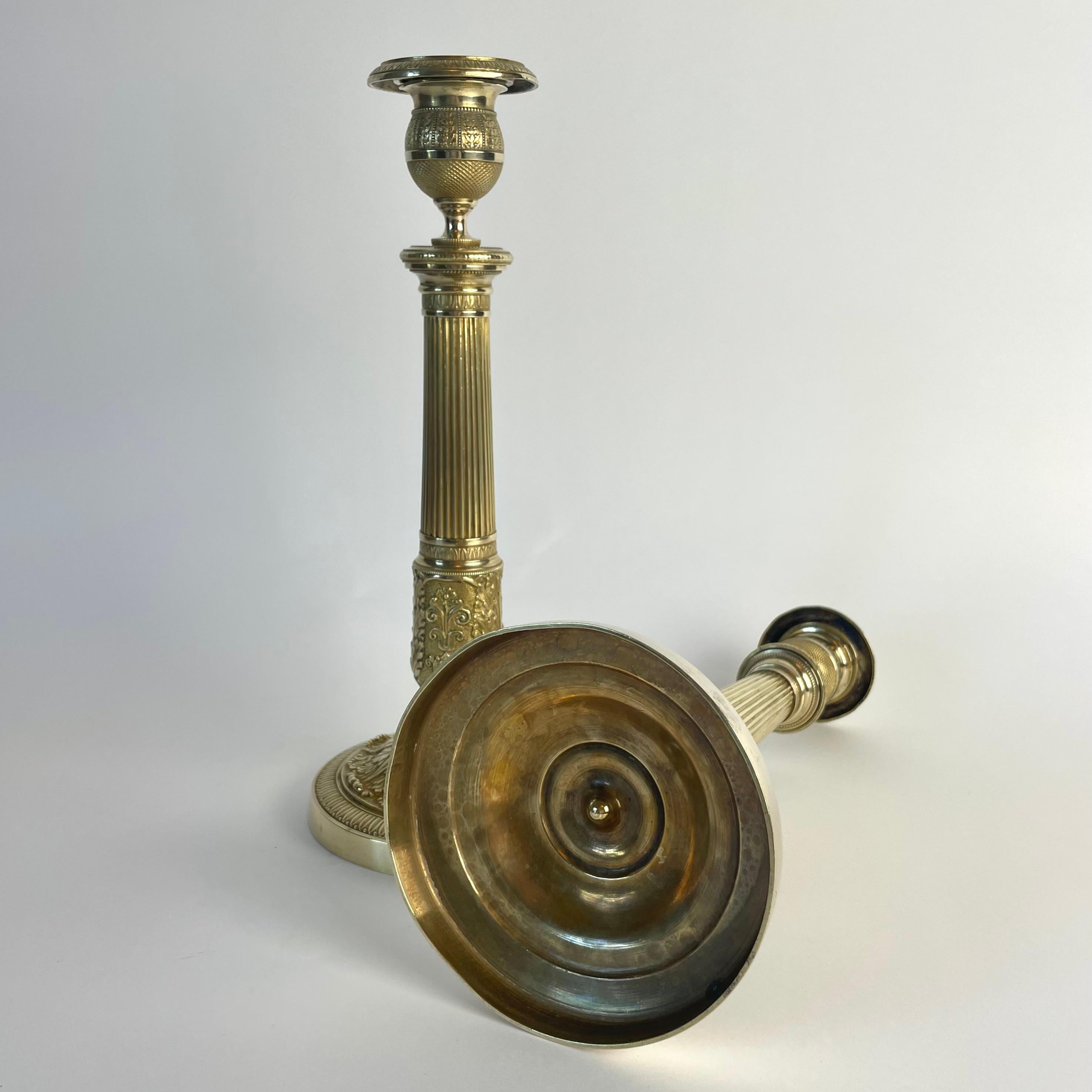 High-Quality Pair of Empire Gilt Bronze Candlesticks, France, 1820s For Sale 4