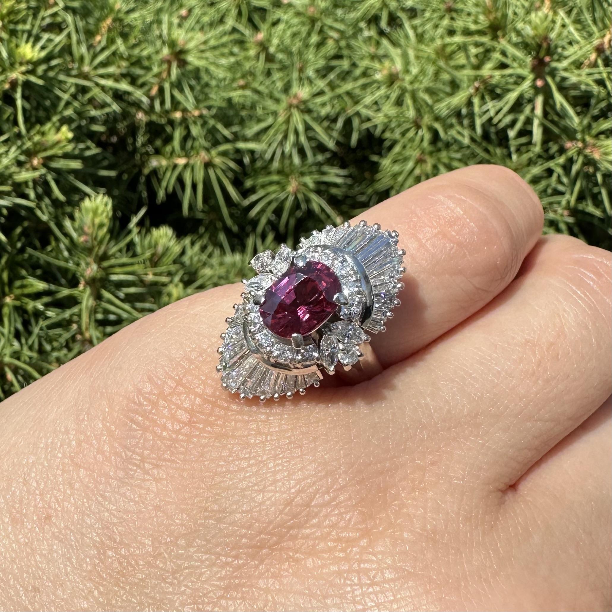 Anello di alta qualità in platino con rubino e diamante GIA da 3,20 ct. in vendita 6