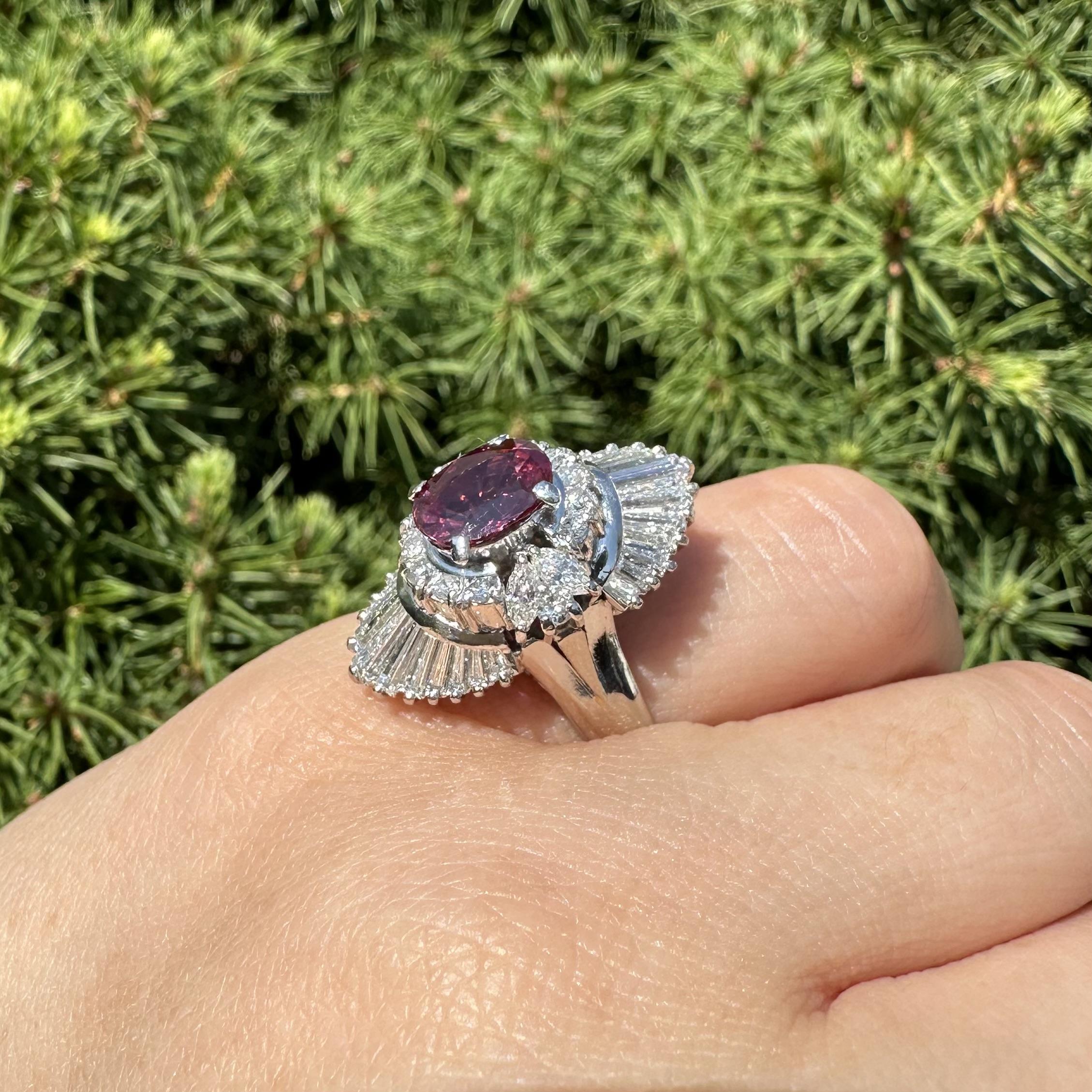 Anello di alta qualità in platino con rubino e diamante GIA da 3,20 ct. in vendita 7