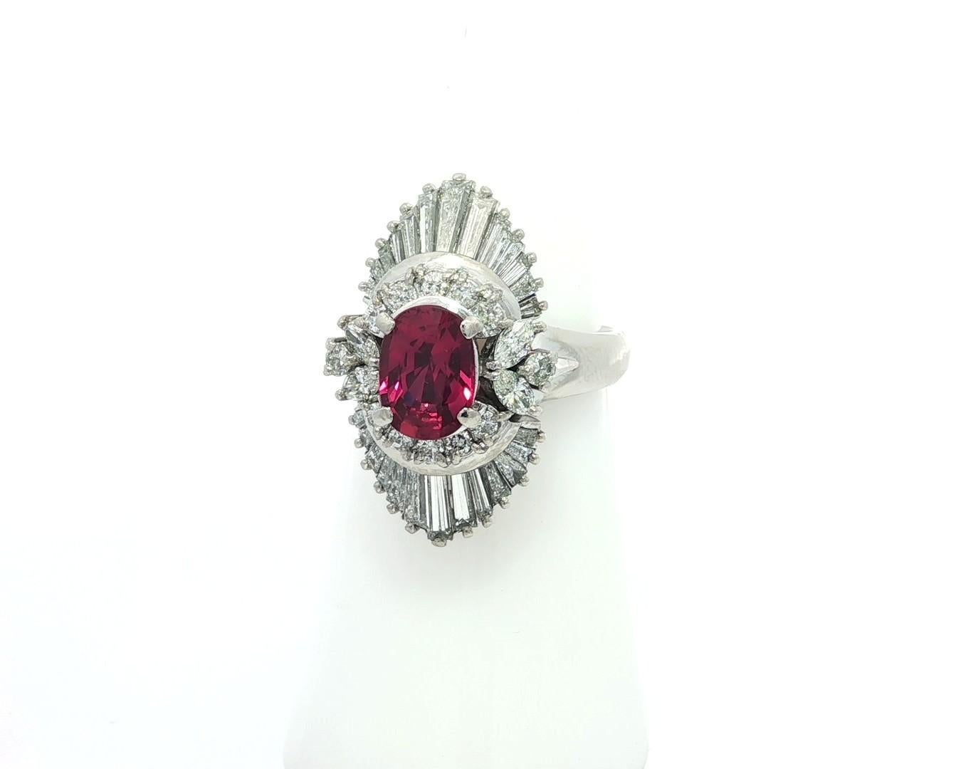 Anello di alta qualità in platino con rubino e diamante GIA da 3,20 ct. in vendita 10