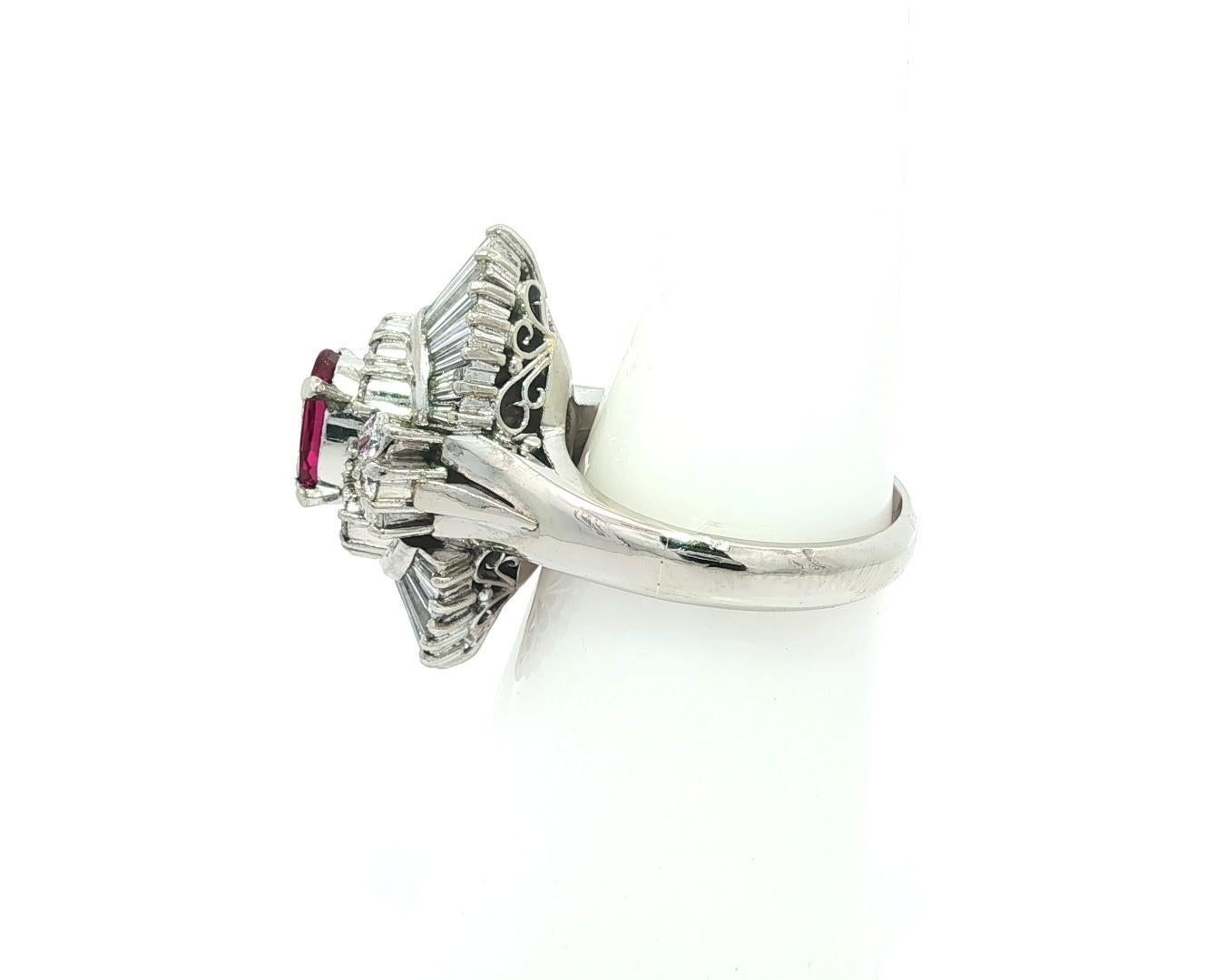 Taglio ovale Anello di alta qualità in platino con rubino e diamante GIA da 3,20 ct. in vendita