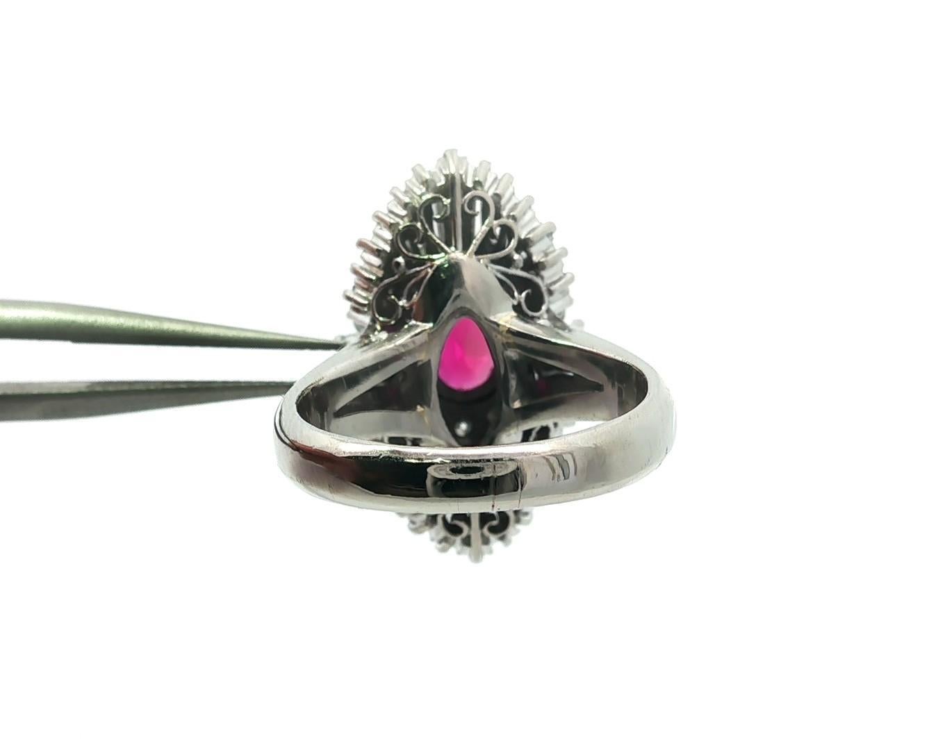 Anello di alta qualità in platino con rubino e diamante GIA da 3,20 ct. In condizioni ottime in vendita a Montclair, NJ