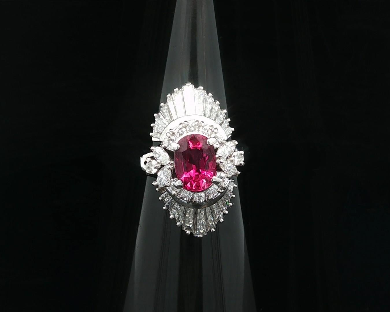 Donna Anello di alta qualità in platino con rubino e diamante GIA da 3,20 ct. in vendita