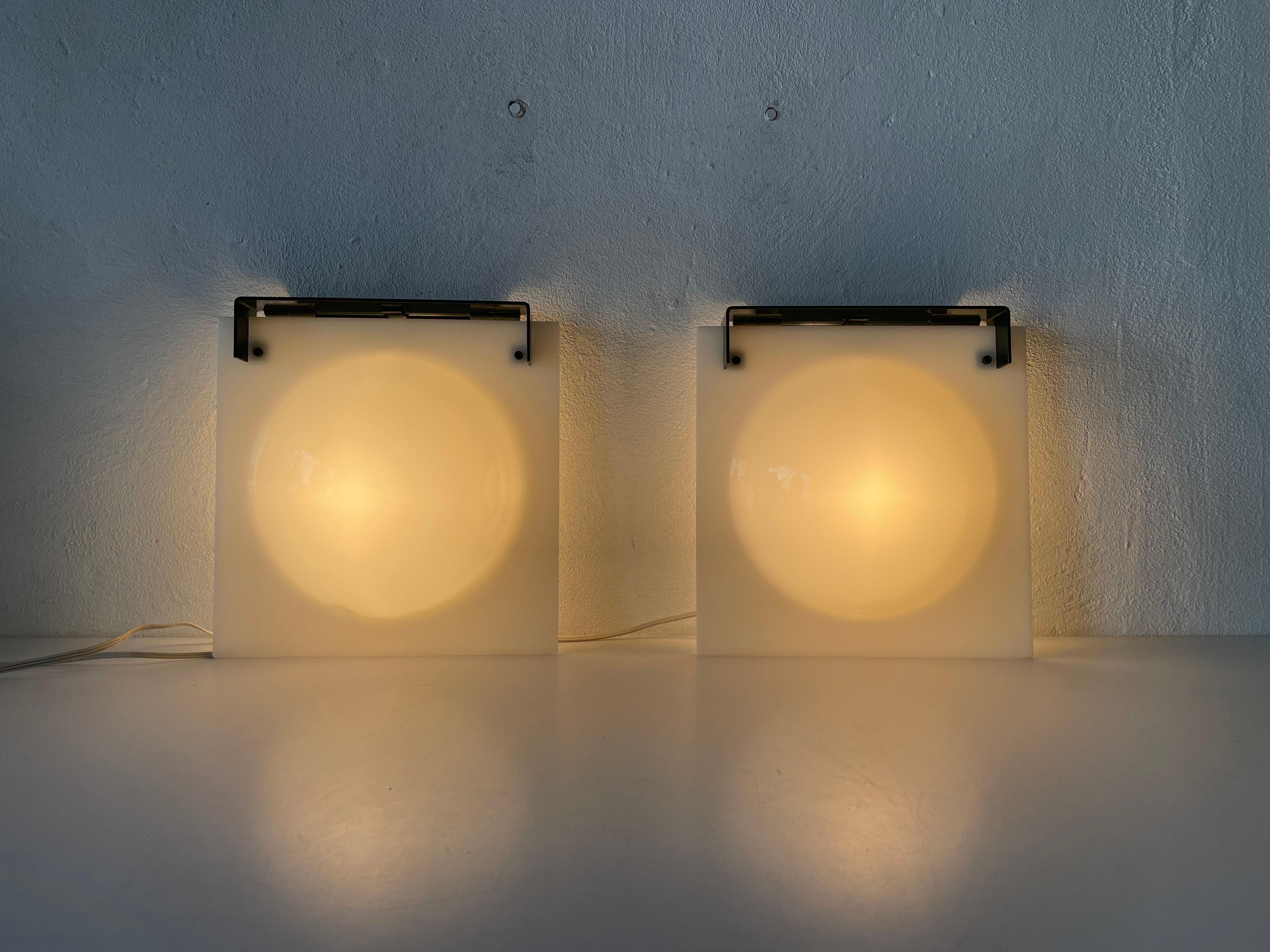 High Quality Plexiglass Bubble Design Pair of Wall Lamps, 1960s, Italy For Sale 3