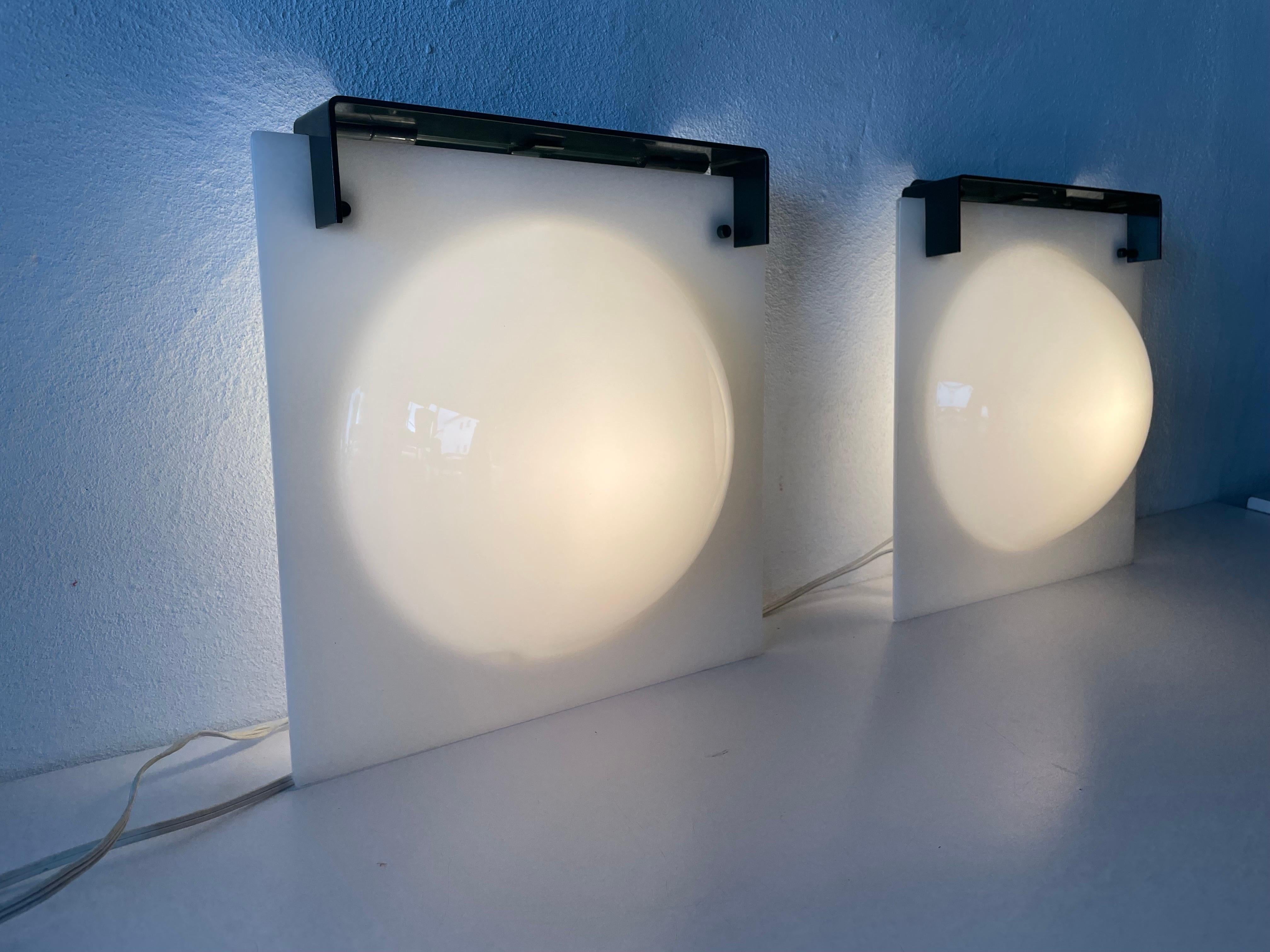 High Quality Plexiglass Bubble Design Pair of Wall Lamps, 1960s, Italy For Sale 9