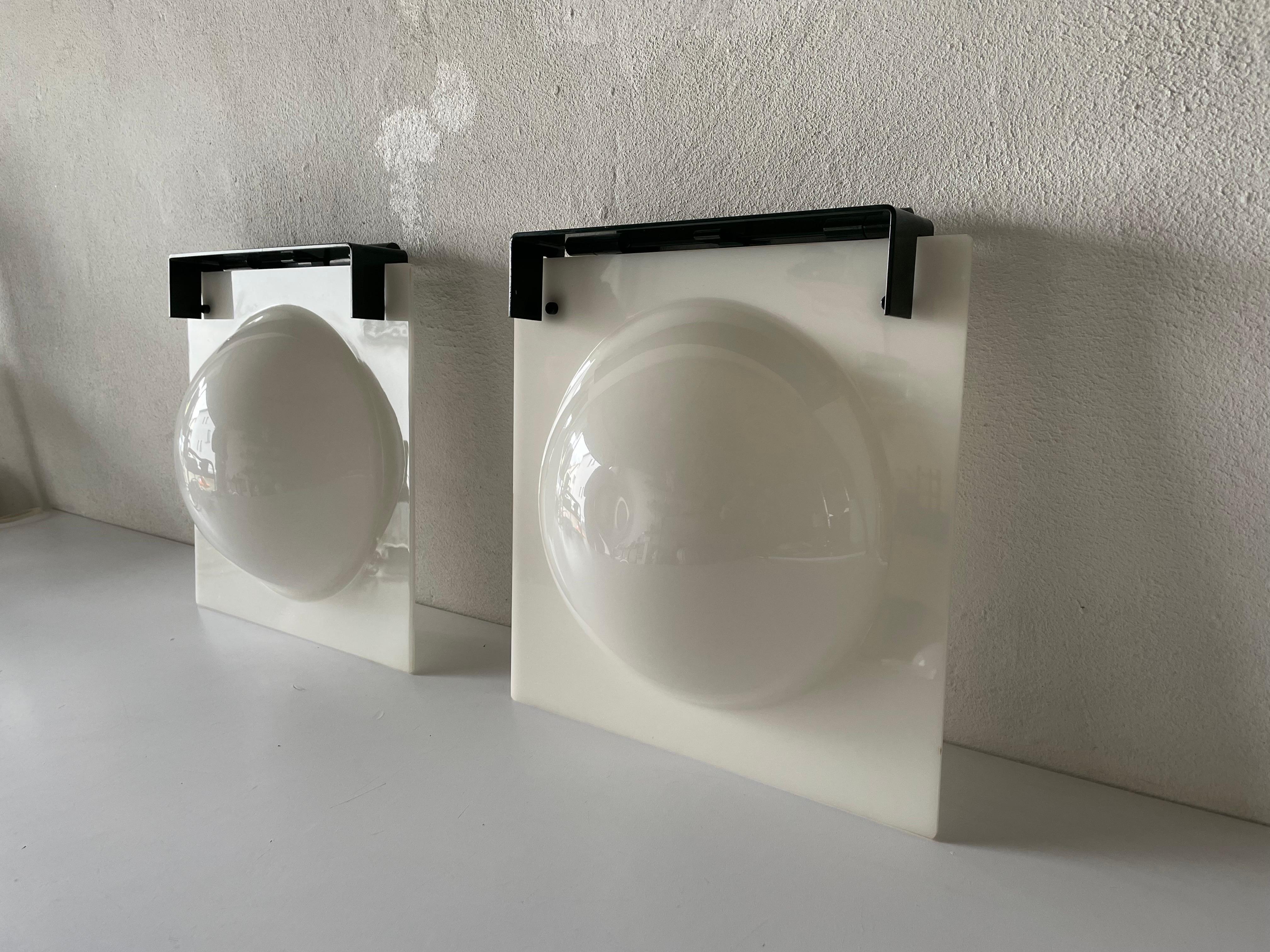 High Quality Plexiglass Bubble Design Pair of Wall Lamps, 1960s, Italy

Very nice high quality wall lamps.

Lamps are in very good vintage condition.

These lamps works with E14 standard light bulbs. 
Wired and suitable to use in all countries.