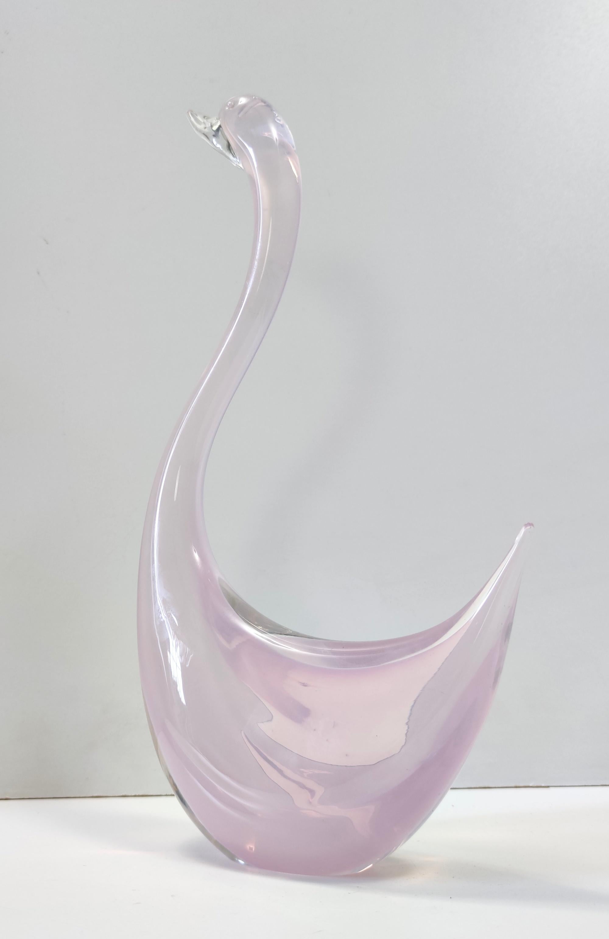 Verre de Murano Sommerso rose en forme de cygne postmoderne de haute qualité par Elio Raffaeli, Italie Excellent état - En vente à Bresso, Lombardy