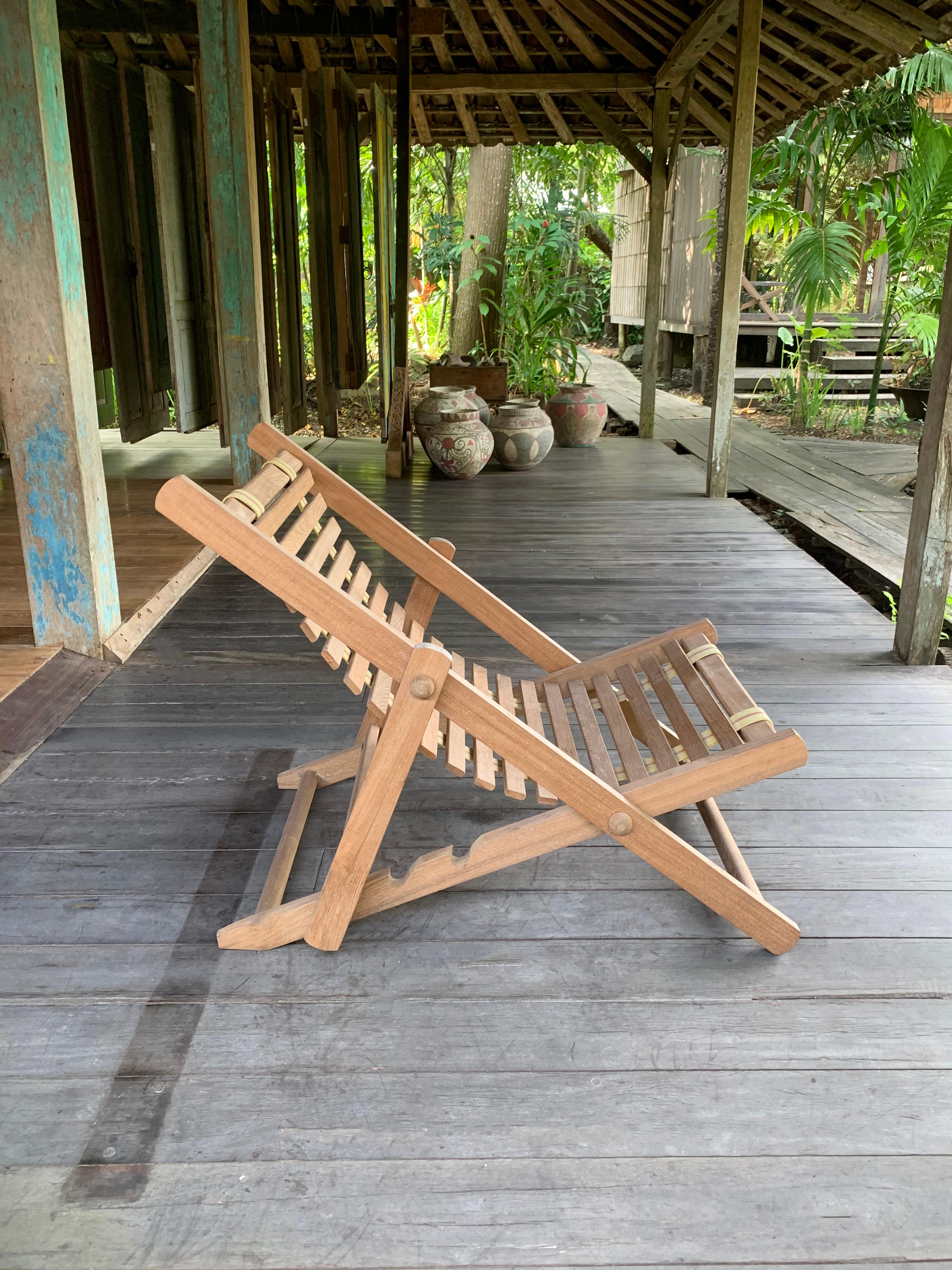 XXIe siècle et contemporain Fauteuil de salon pliable en bois de teck récupéré de haute qualité en vente