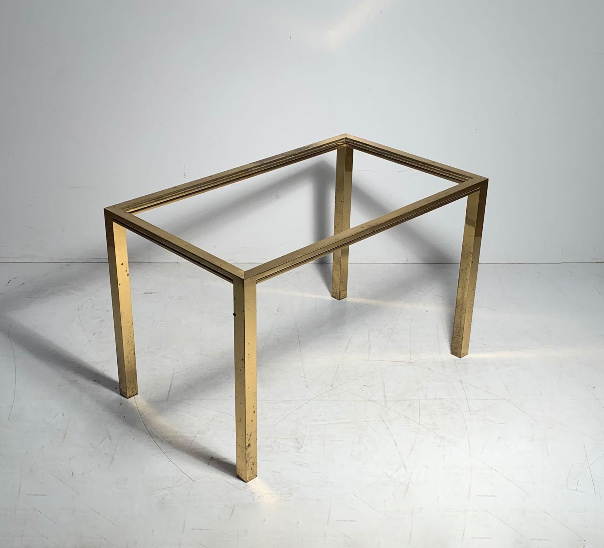 Mid-Century Modern Petite table basse vintage en laiton de haute qualité attribuée à Jansen en vente