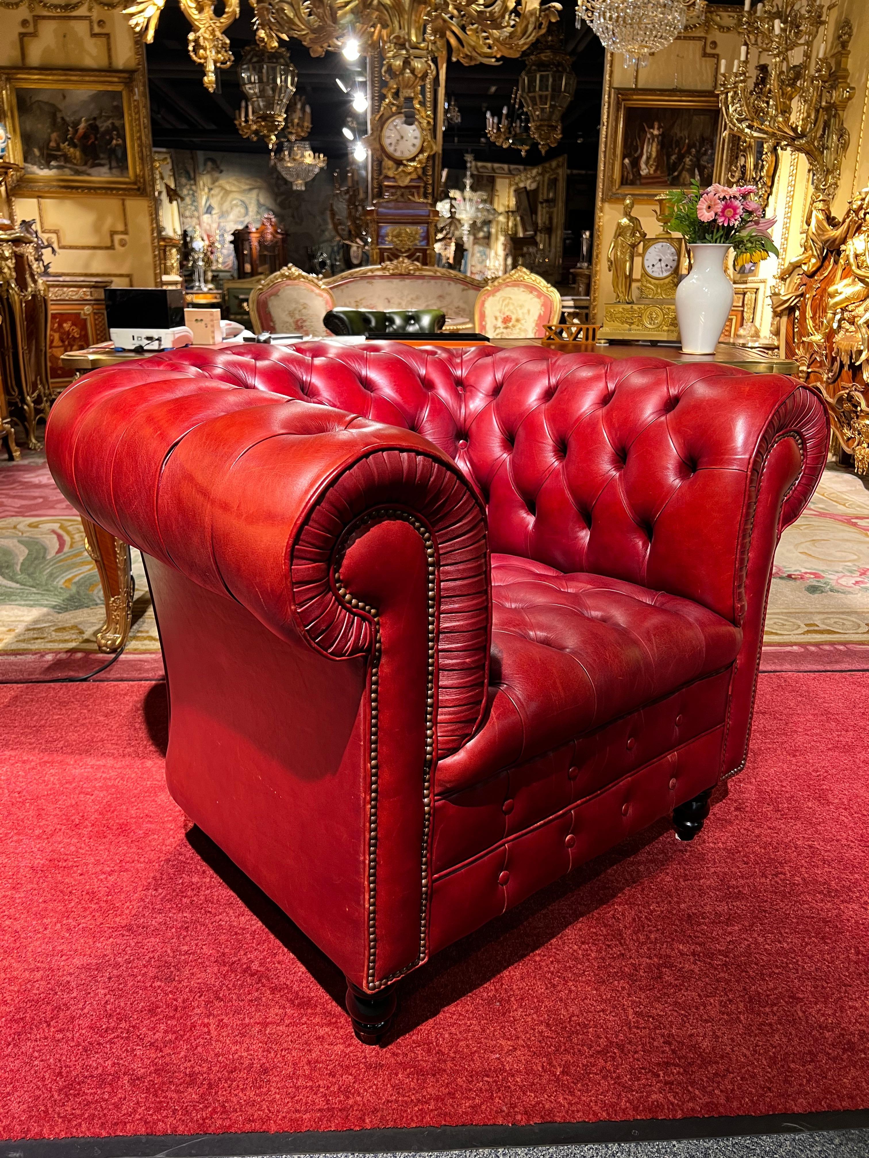 Fauteuil Chesterfield rouge de haute qualité fabriqué par Wilmowski en vente 4