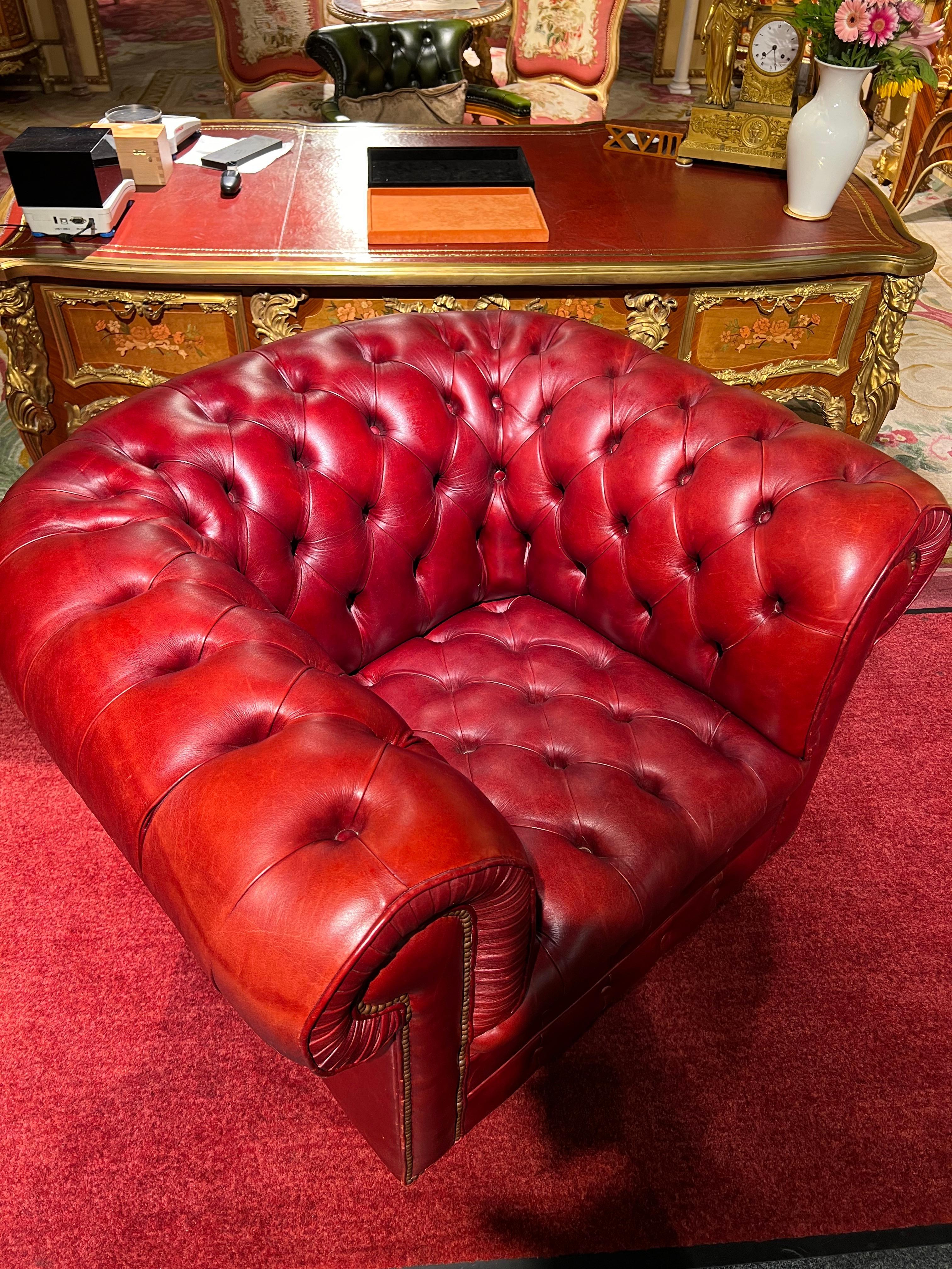 Fauteuil Chesterfield rouge de haute qualité fabriqué par Wilmowski en vente 5