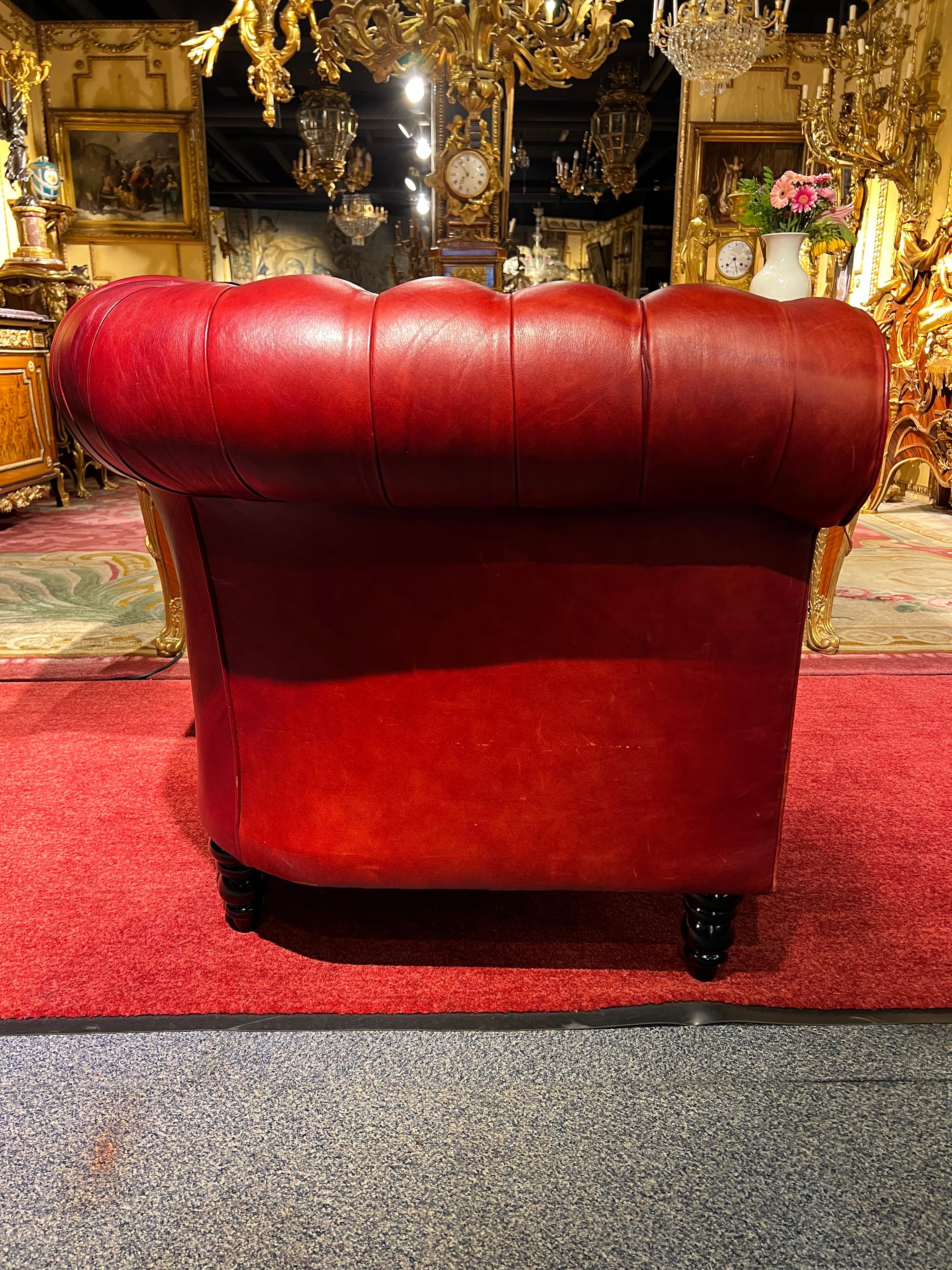Fauteuil Chesterfield rouge de haute qualité fabriqué par Wilmowski en vente 7