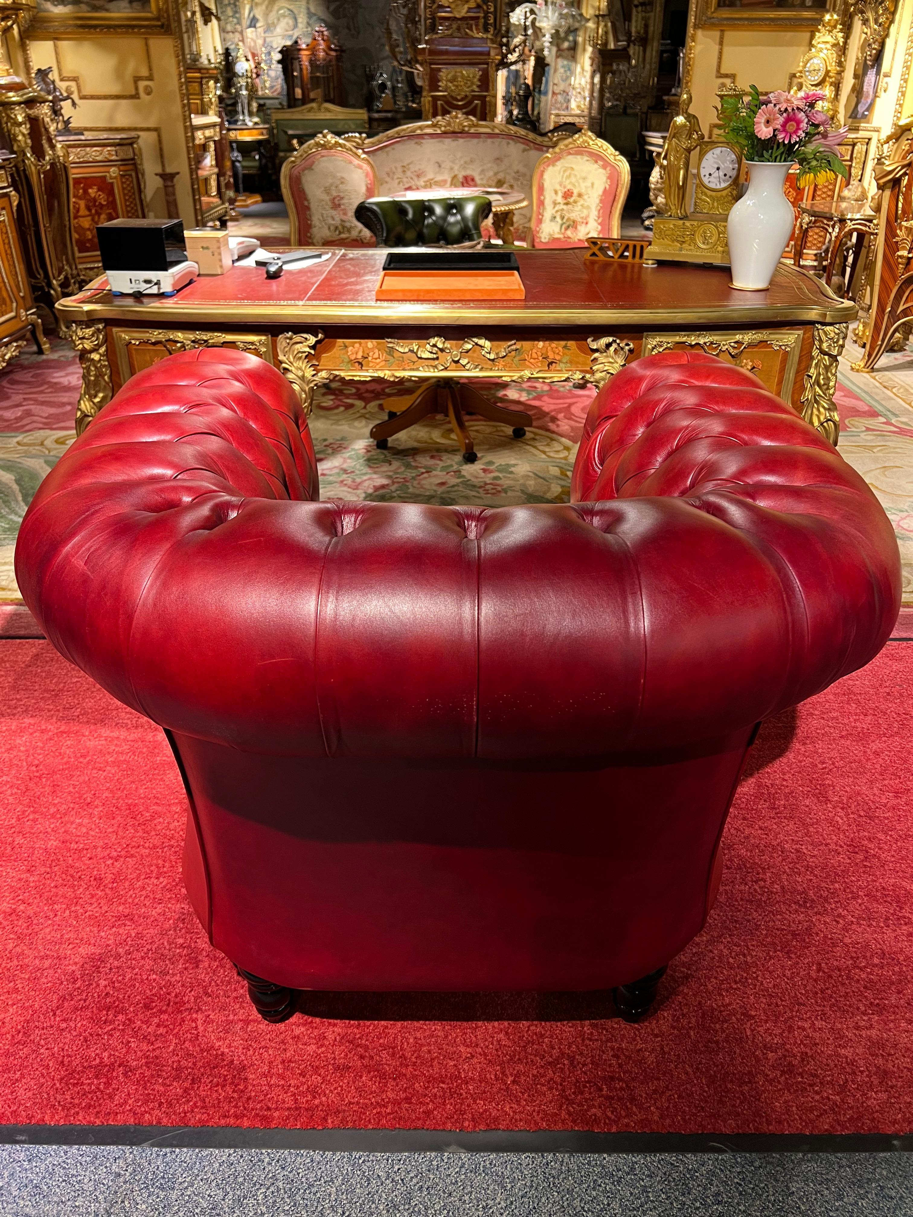 Fauteuil Chesterfield rouge de haute qualité fabriqué par Wilmowski en vente 9
