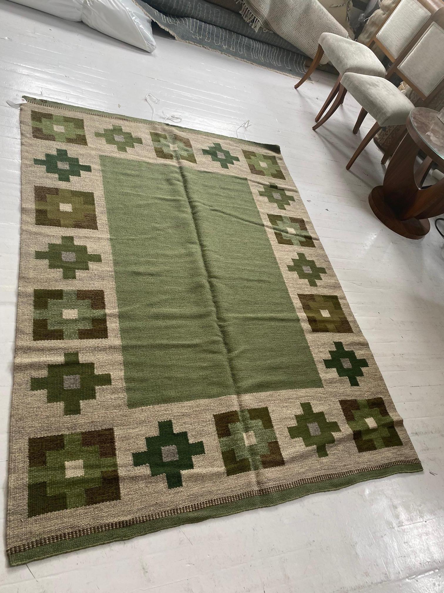 High-quality vintage Swedish beige, green flat weave wool rug
Size: 5'6