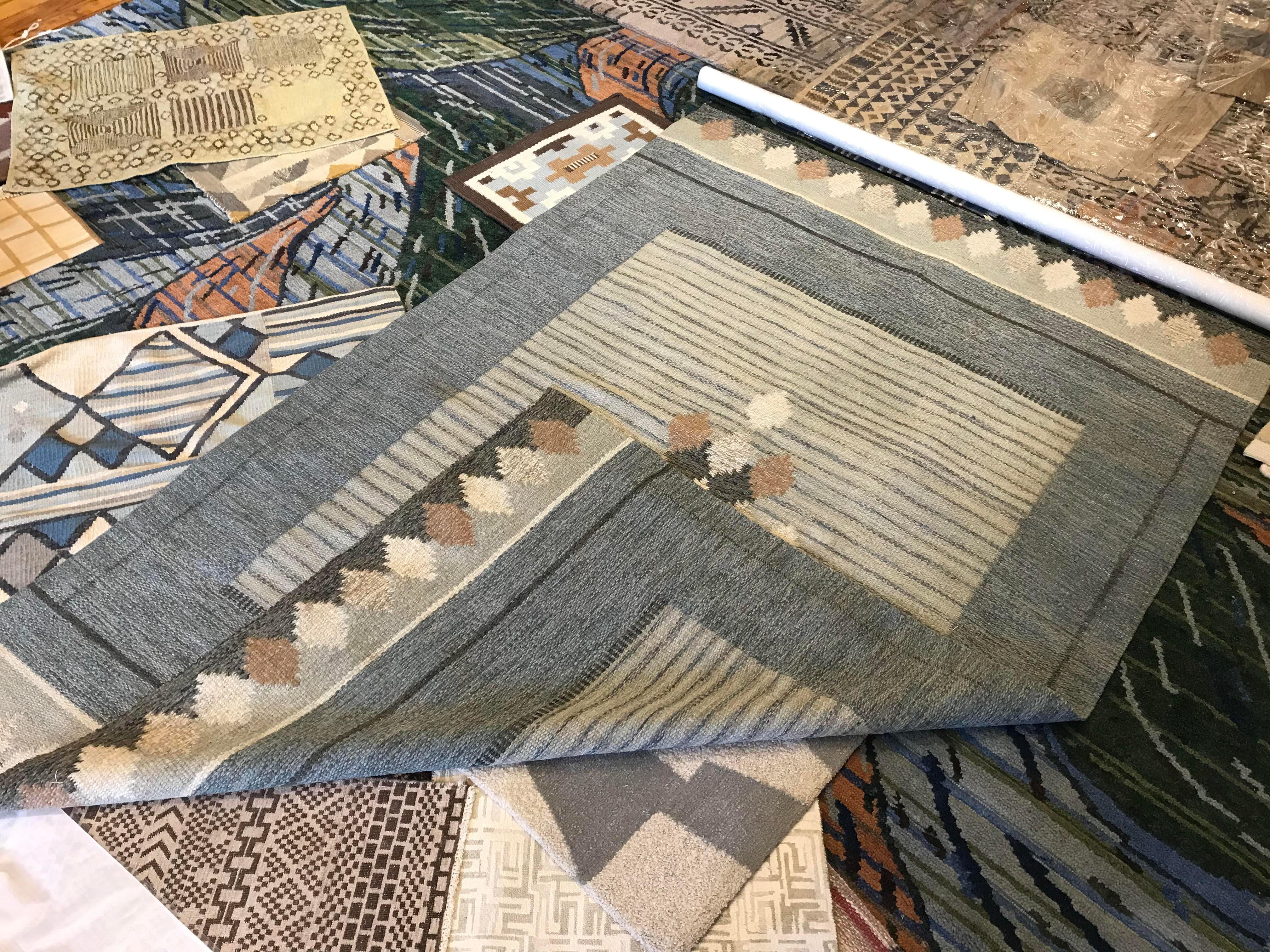 High-quality Vintage Swedish Flat-Weave Wool Rug Signed by Ingegerd Silow 3