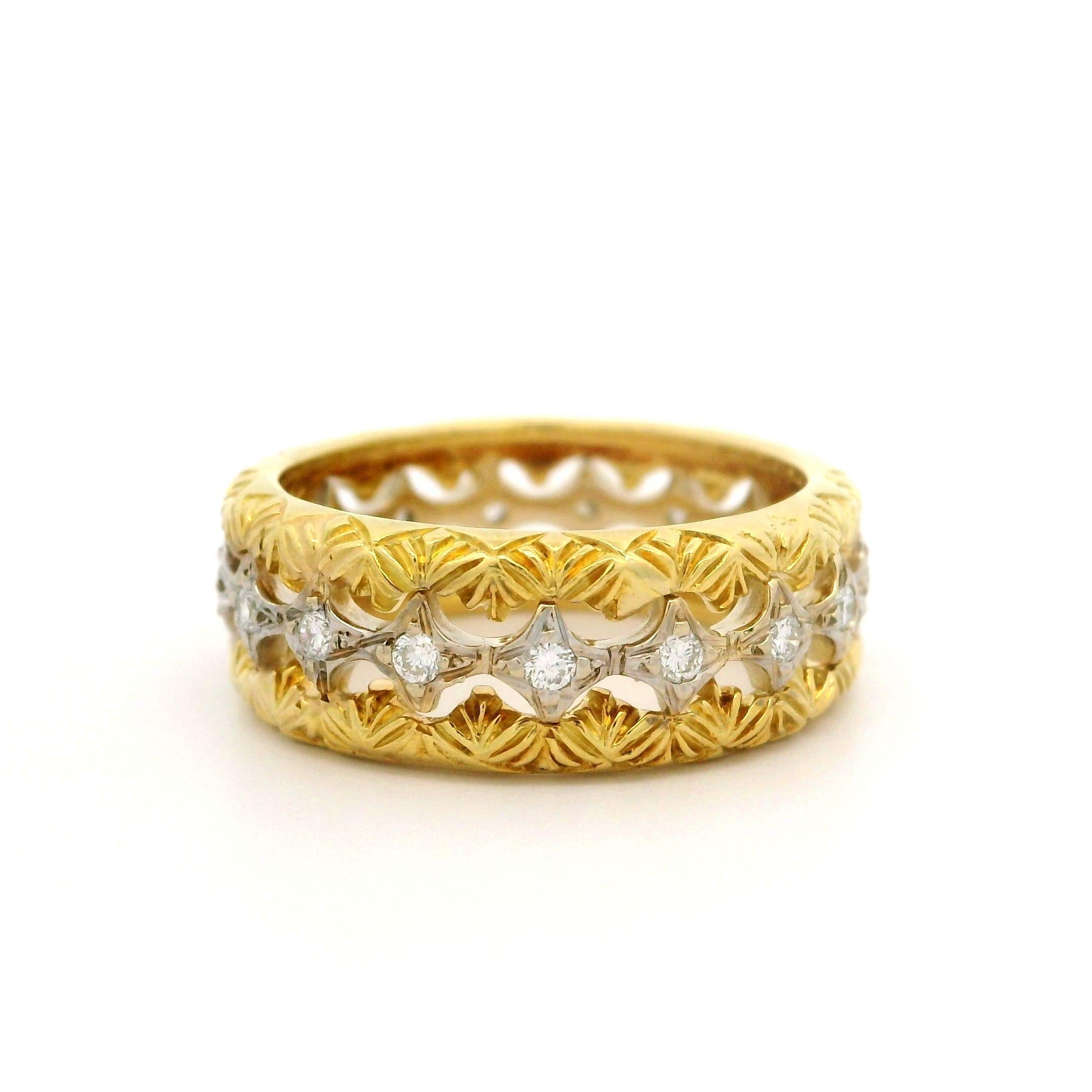 -Stein(e)-
(17) Echte, natürliche Diamanten - runder Brillantschliff - Pave Set - Farbe F/G - Reinheit VS1/VS2 - ca. 0,30ctw.

MATERIAL: Massiv 18k Gelbgold & Weißgold Zentrum
Gewicht: 6.35 Gramm
Ringgröße: 6.0 (passt auf den Finger, Artikel kann