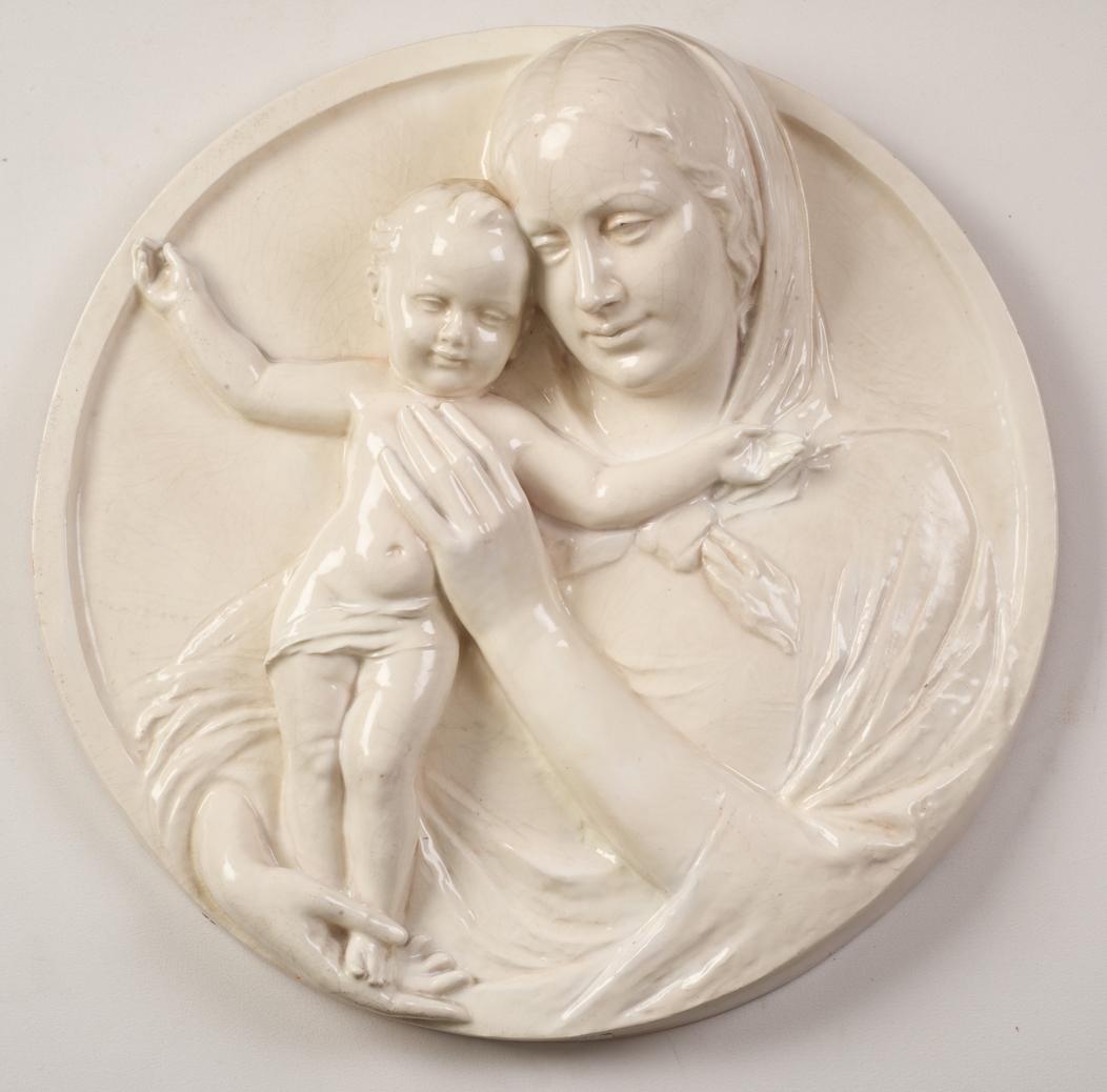Céramique  La Madone en céramique avec enfant en haut-relief en vente