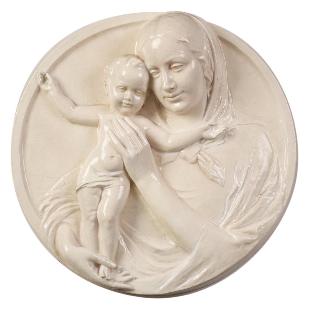  Keramik Madonna mit hohem Relief aus Kind im Angebot