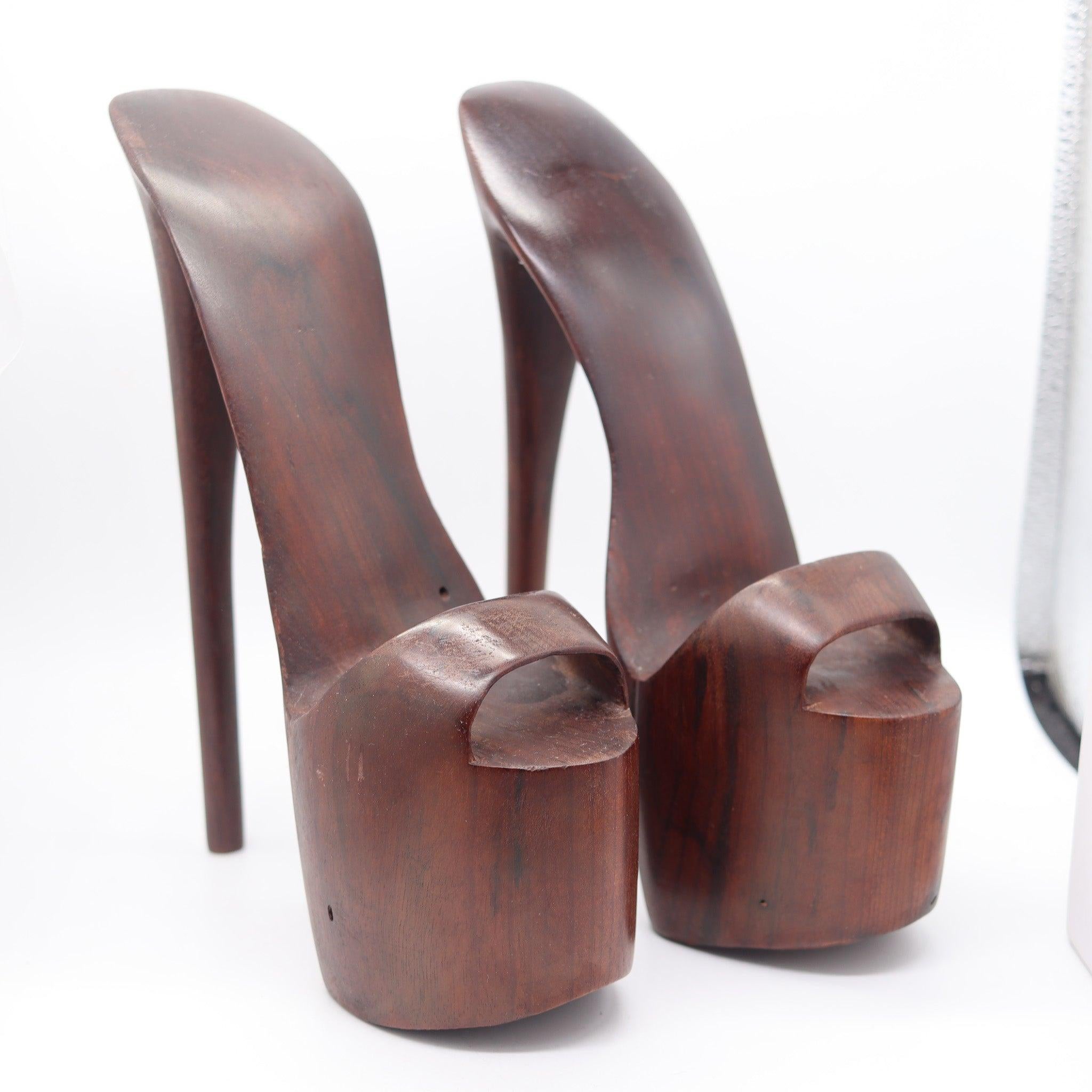HIGH-RISE Schuhe Mid Century Modernist 1960 Buchstützen aus geschnitztem Edelholz im Zustand „Hervorragend“ im Angebot in Miami, FL