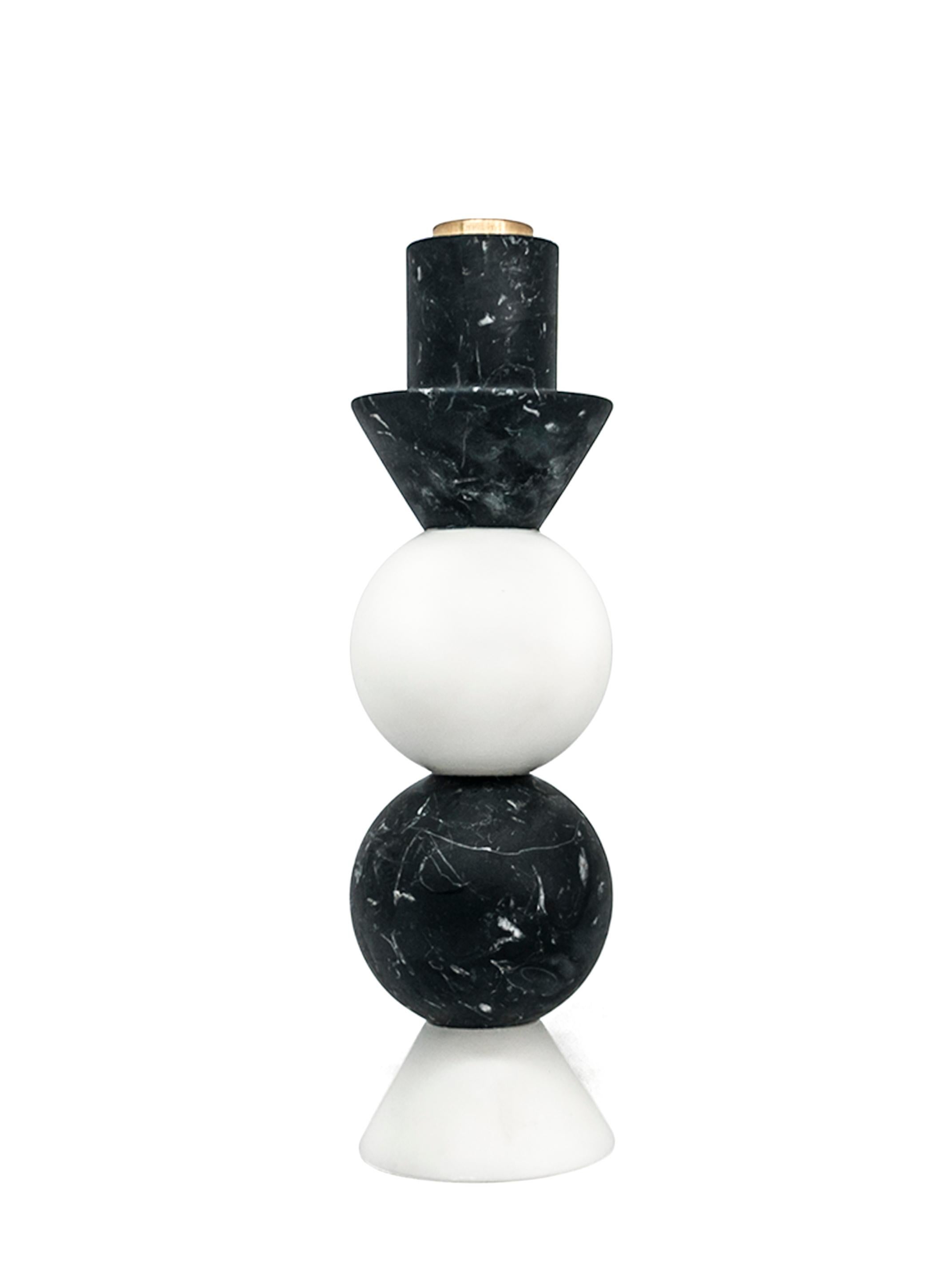 High rounded two-tone candleholder in white Carrara marble, black Marquina marble and brass.
-Jacopo Simonetti design for FiammettaV-
Each piece is in a way unique (every marble block is different in veins and shades) and handmade by Italian