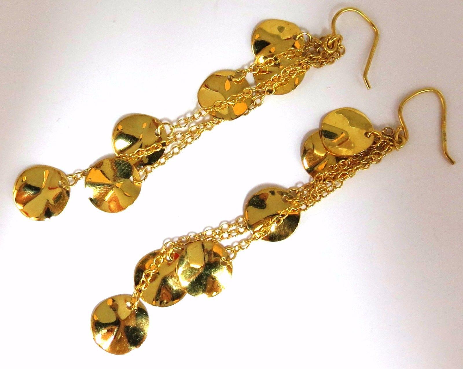 12 Dangling gold petals earrings

High Polish finish 

Measurements of Earrings:

3 Inches long

Each Petal: 9.7mm

18kt. yellow gold

European wire wear

5.9 Grams

Earrings are gorgeous handmade
