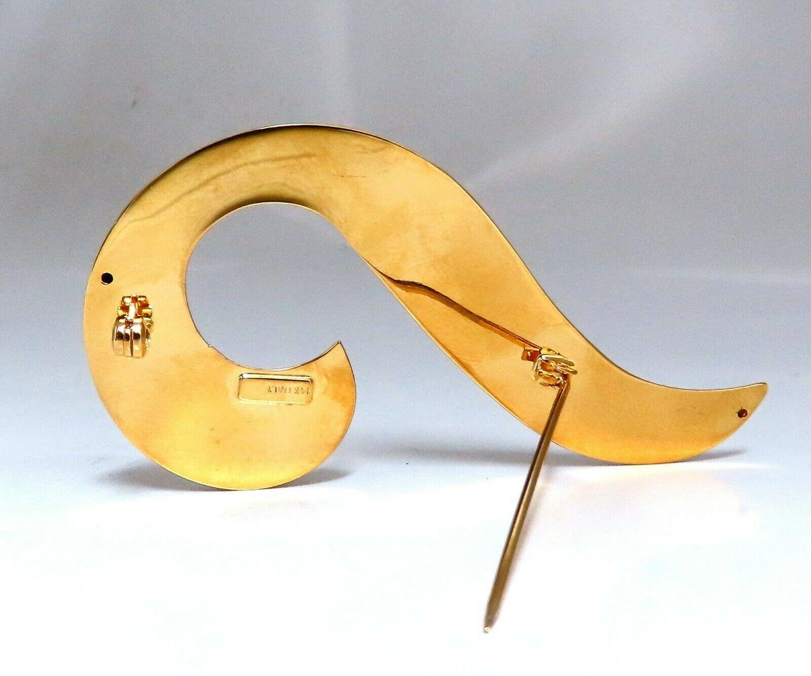 Musical Note Gold pin.

2.7 x 1.5  inch 

14kt. yellow gold 

8.1 grams