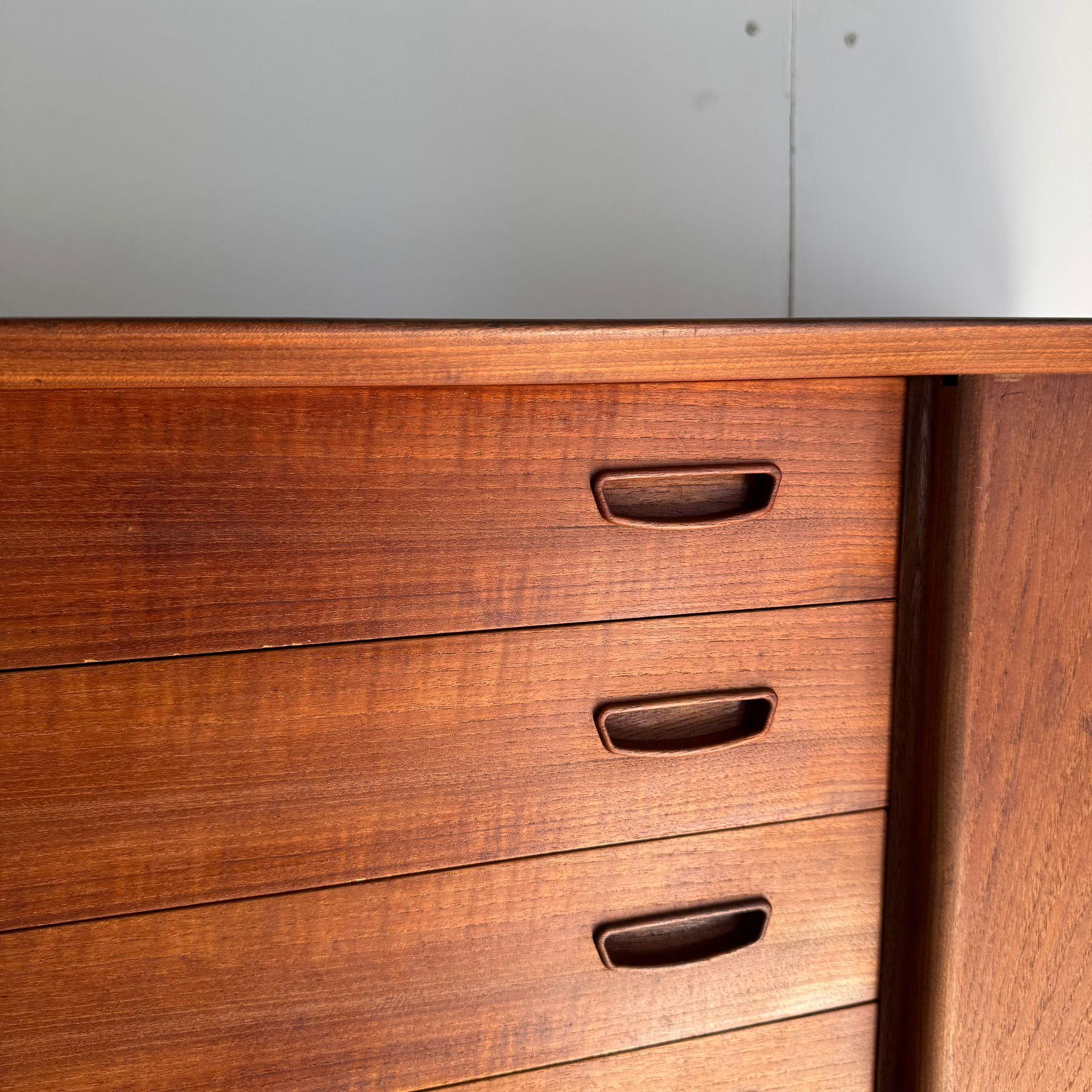 High sideboard in teak, Denmark 1960 For Sale 3