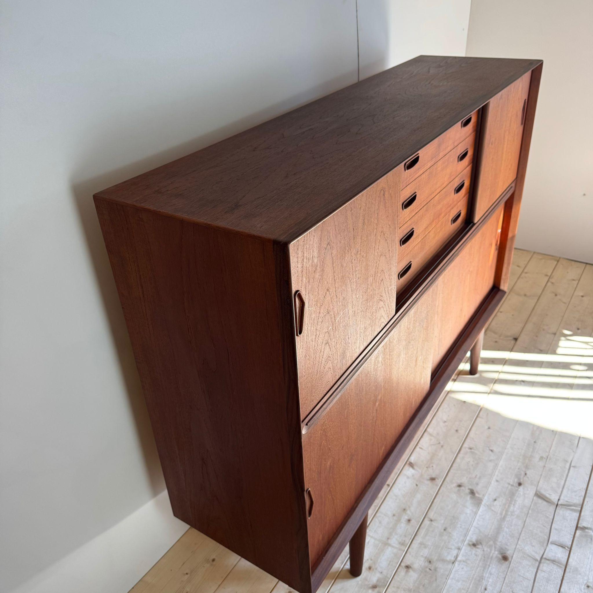 Veneer High sideboard in teak, Denmark 1960 For Sale
