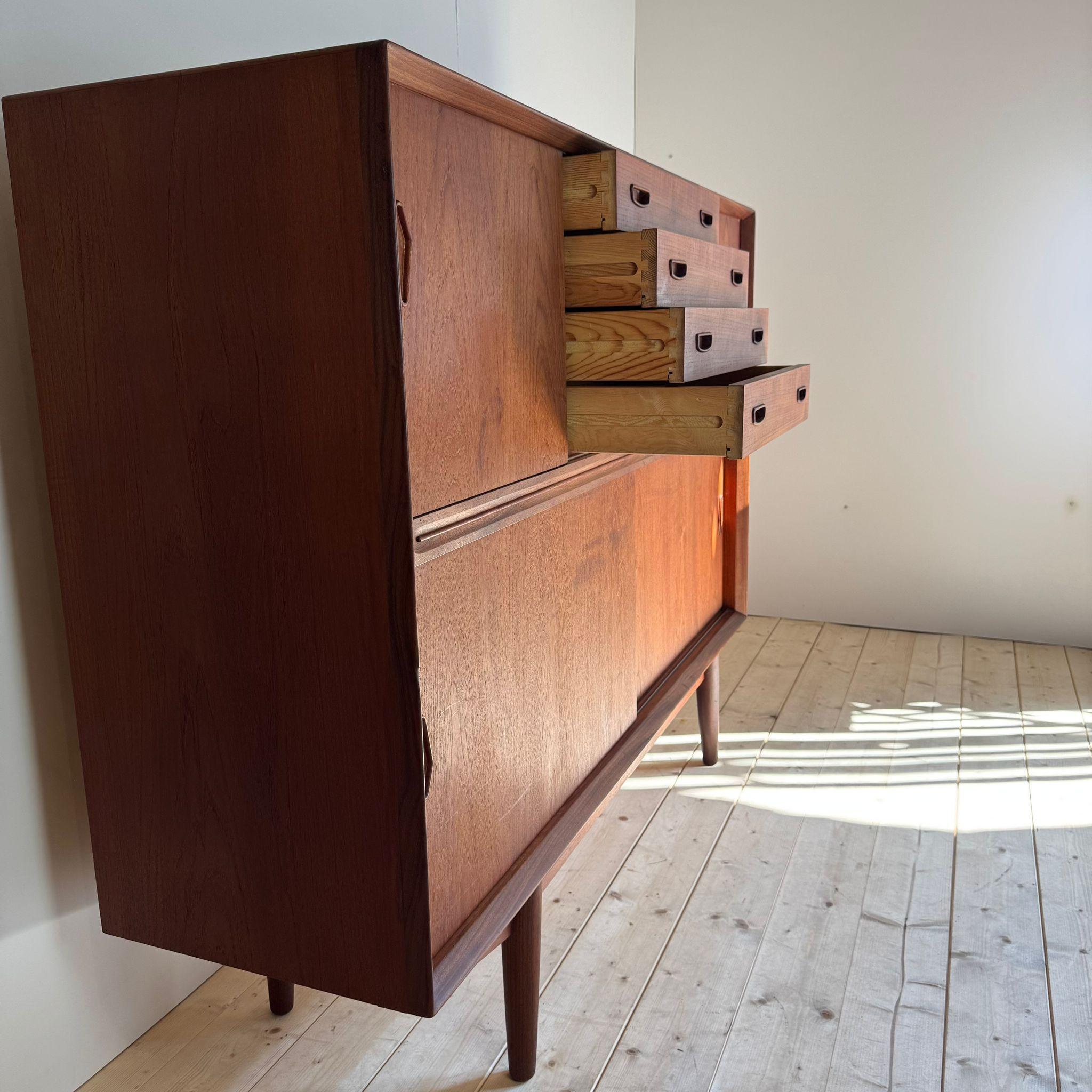 High sideboard in teak, Denmark 1960 In Good Condition For Sale In Torino, IT