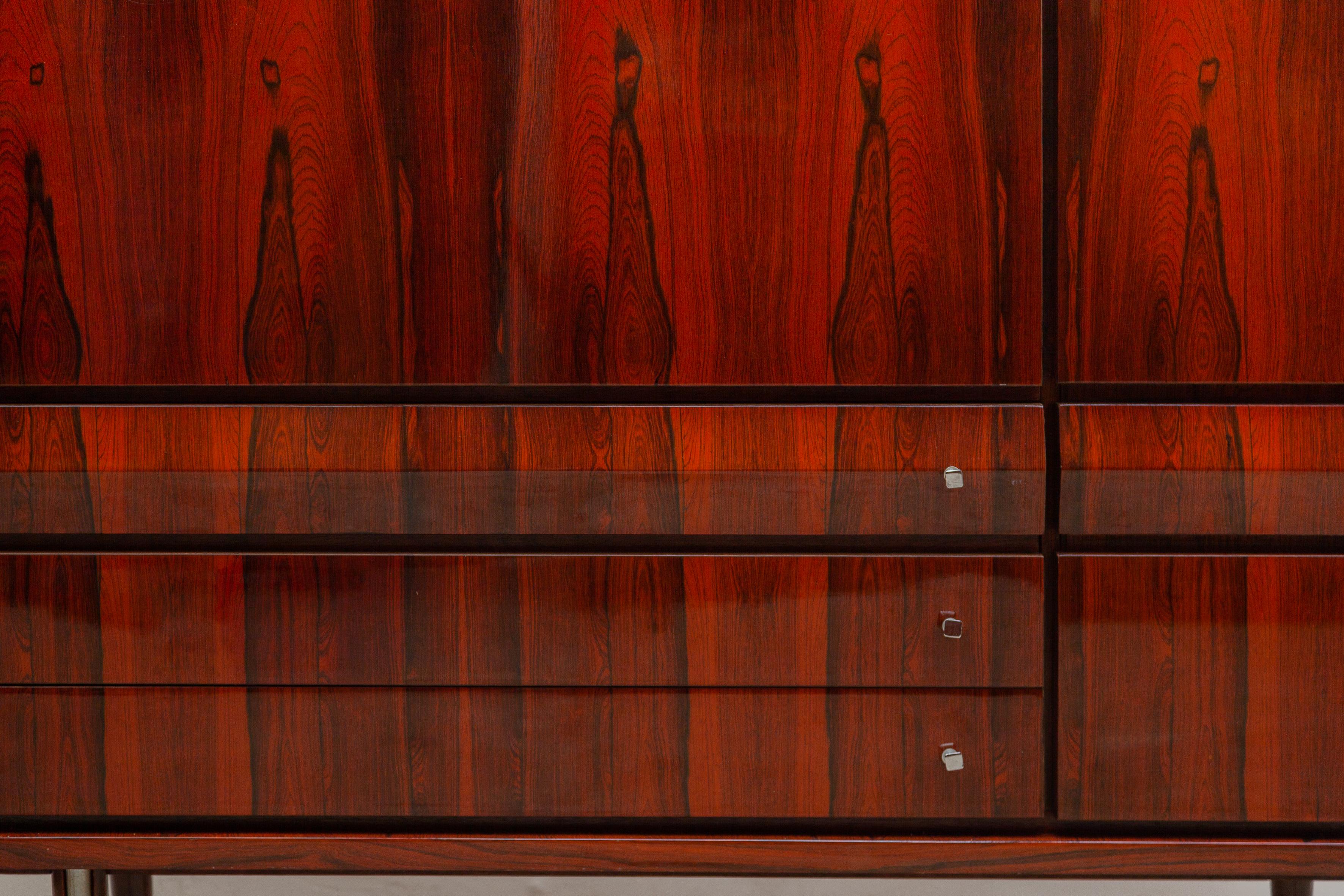 Mid-20th Century High Sideboard, Dry Bar in High Gloss Italian in Style of Paolo Buffa, 1960s