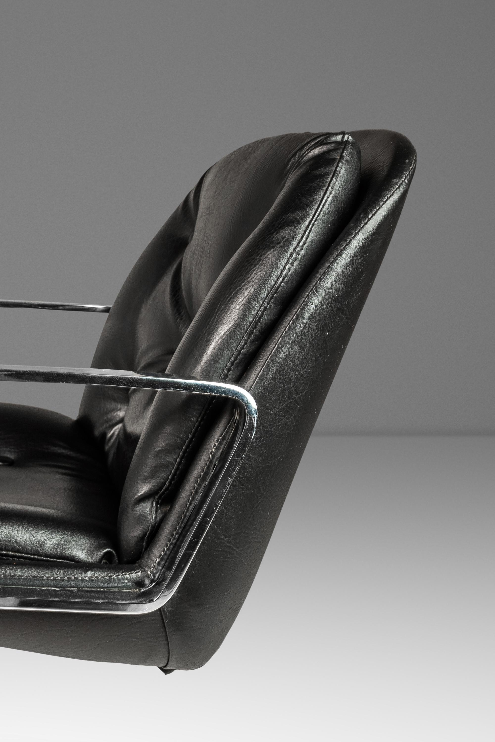 Chaise de bureau à haut niveau en chrome et vinyle d'après Charles Pollock, États-Unis, années 1960 en vente 11