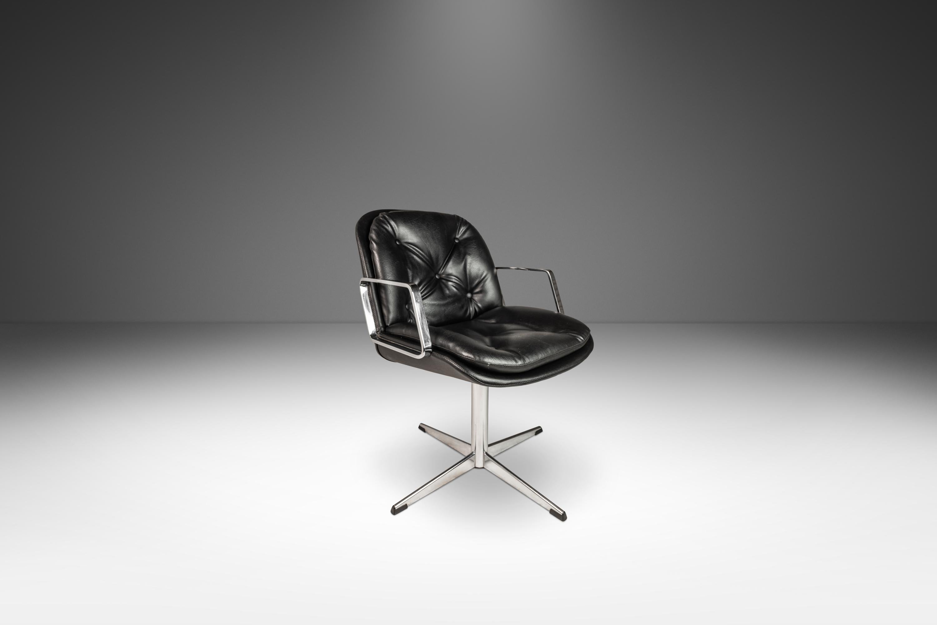 Chrome Chaise de bureau à haut niveau en chrome et vinyle d'après Charles Pollock, États-Unis, années 1960 en vente
