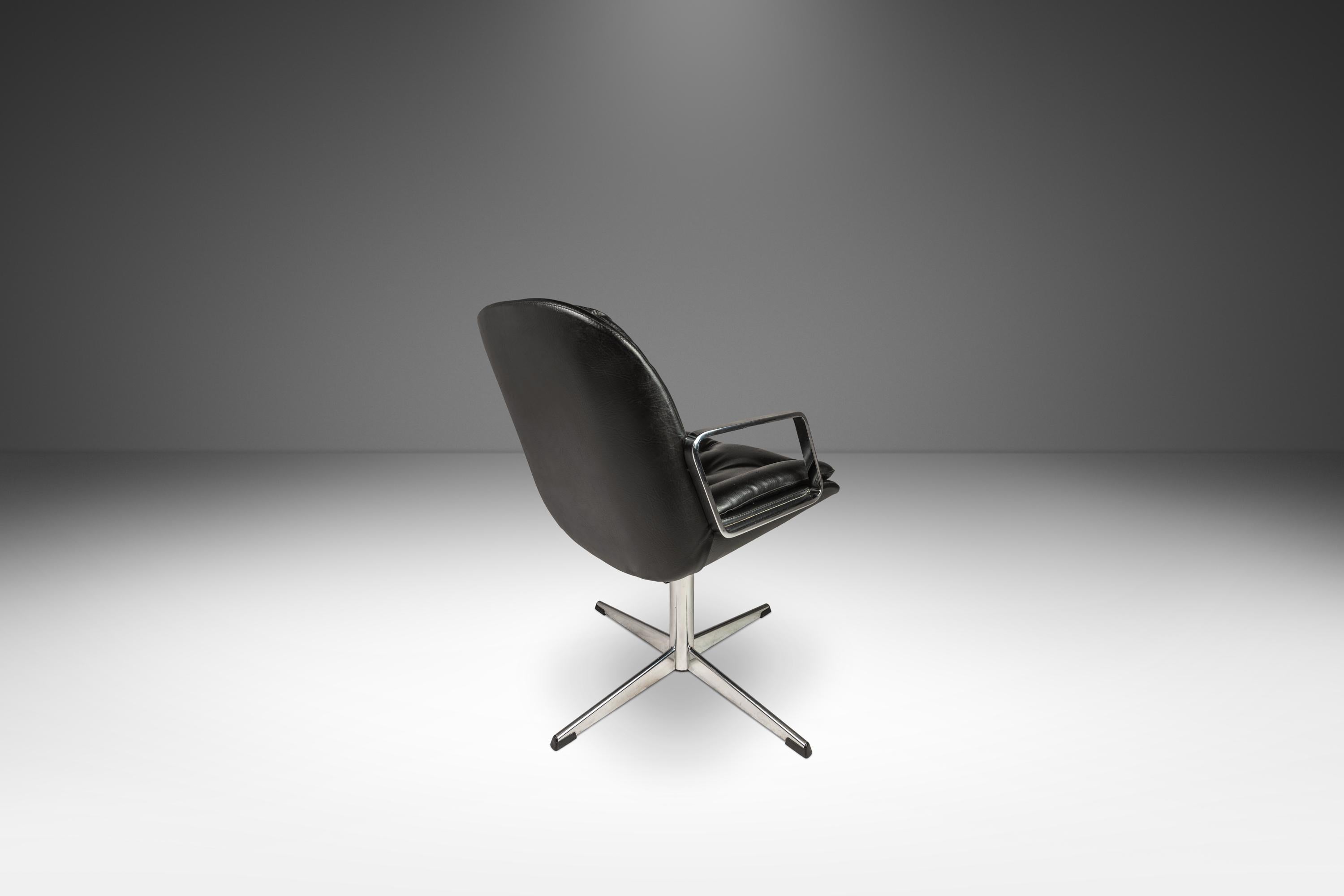 Chaise de bureau à haut niveau en chrome et vinyle d'après Charles Pollock, États-Unis, années 1960 en vente 1