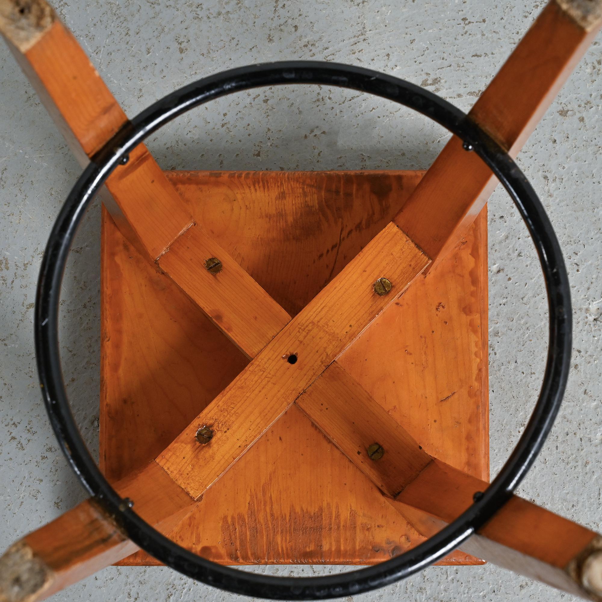 Sgabello alto di Christian Durupt, Méribel, circa 1960 in vendita 9