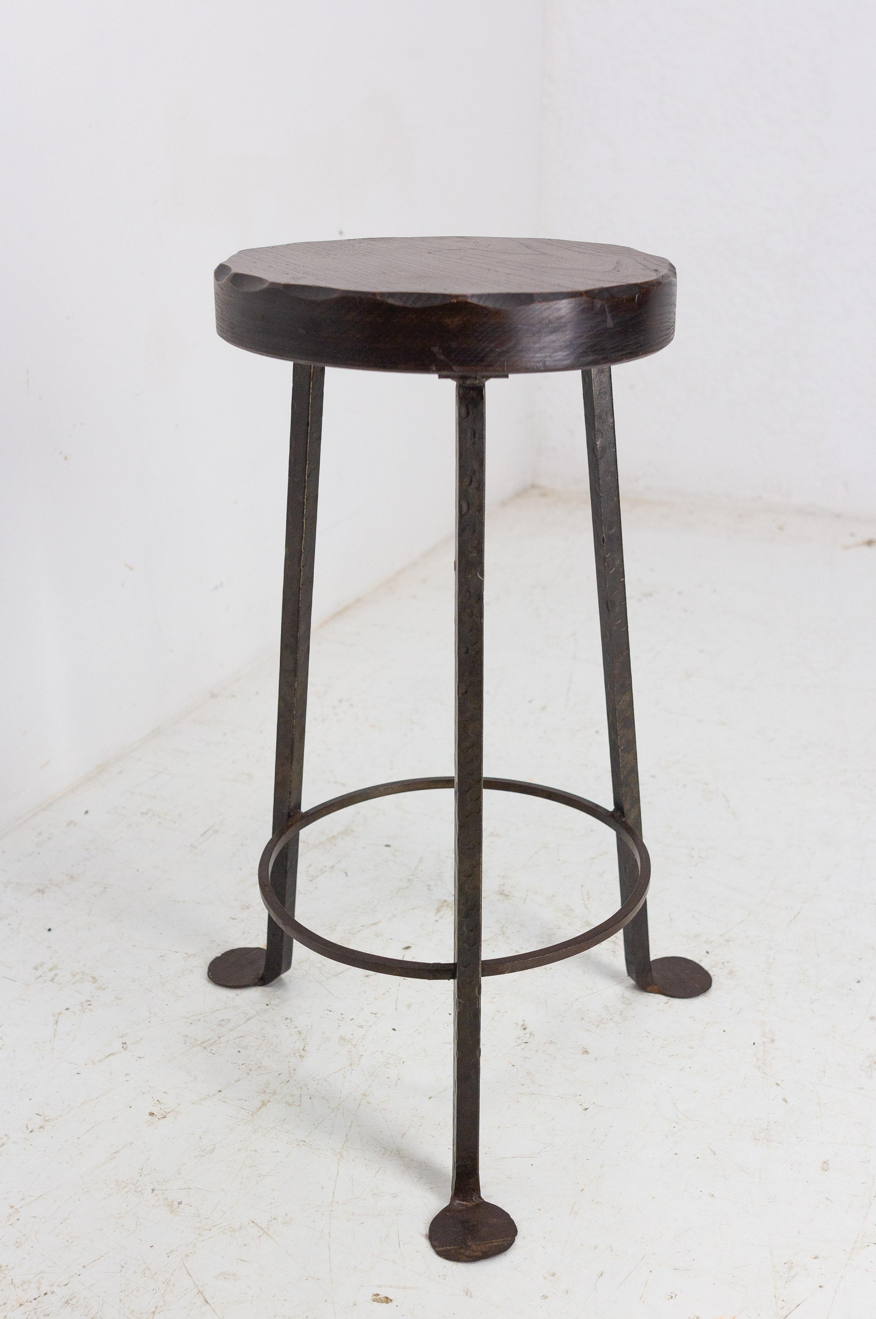 High Stool Elm Top and Wrought Iron Breakfast Bar Stool, Spanish, c. 1960 In Good Condition In Labrit, Landes