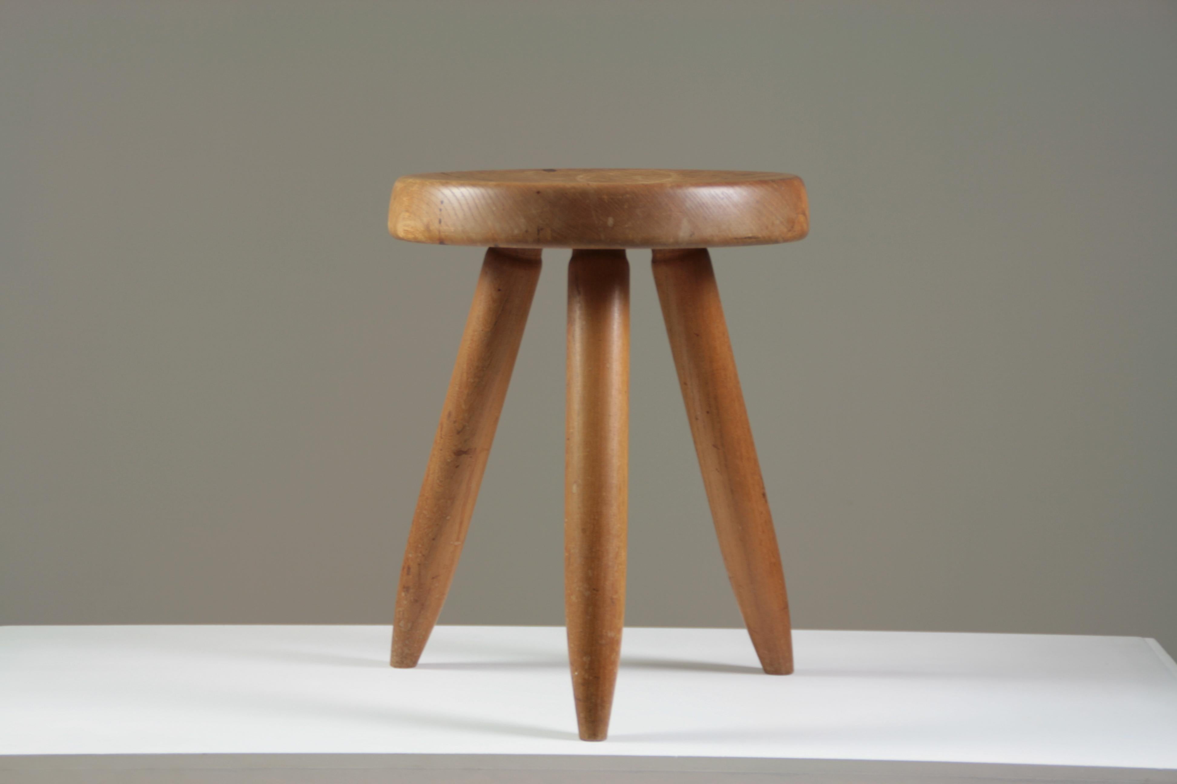 Hoher Hocker aus Esche, Berger-Modell von Charlotte Perriand, Frankreich 1950er Jahre (Französisch) im Angebot